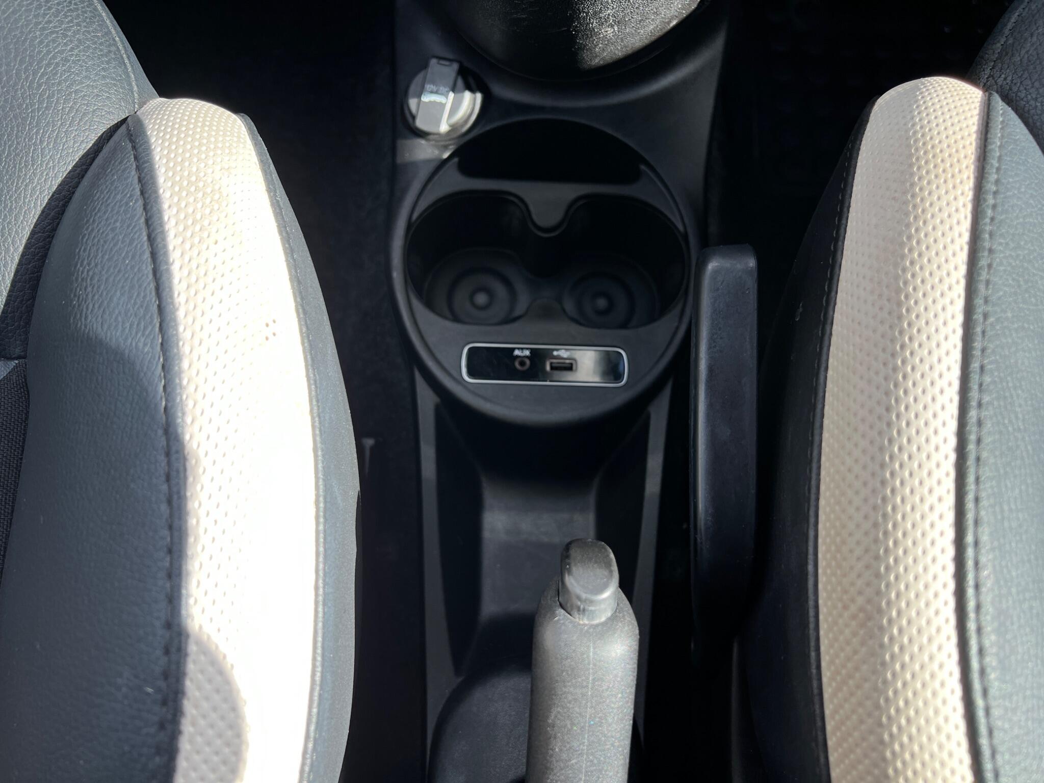 2016 Fiat 500 image 12