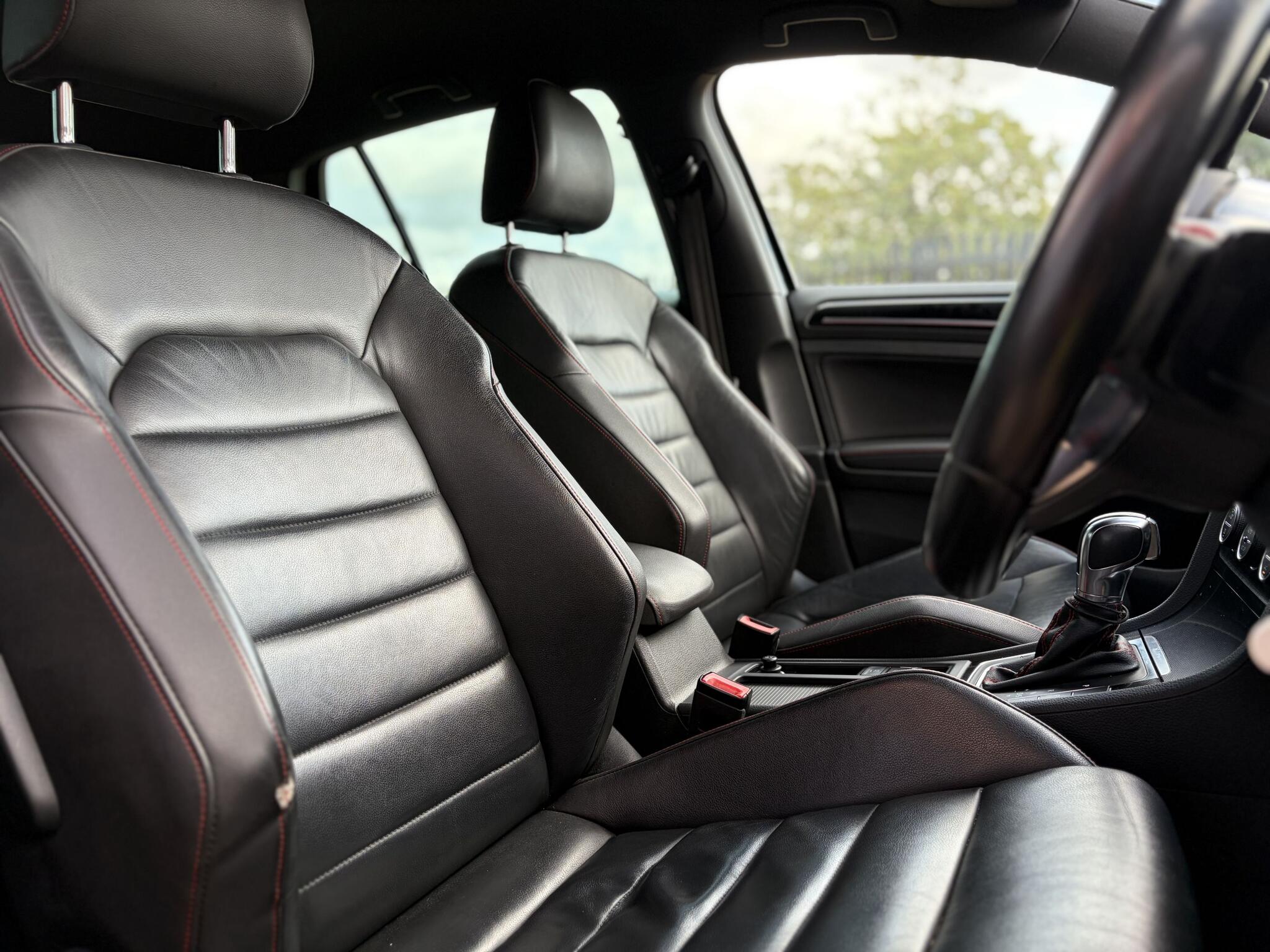 Volkswagen Golf view 17