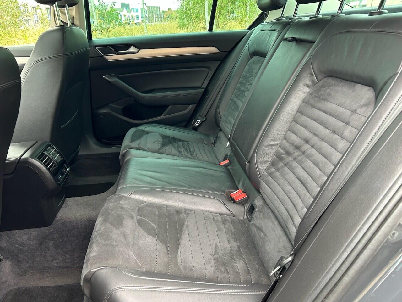 Volkswagen Passat view 23