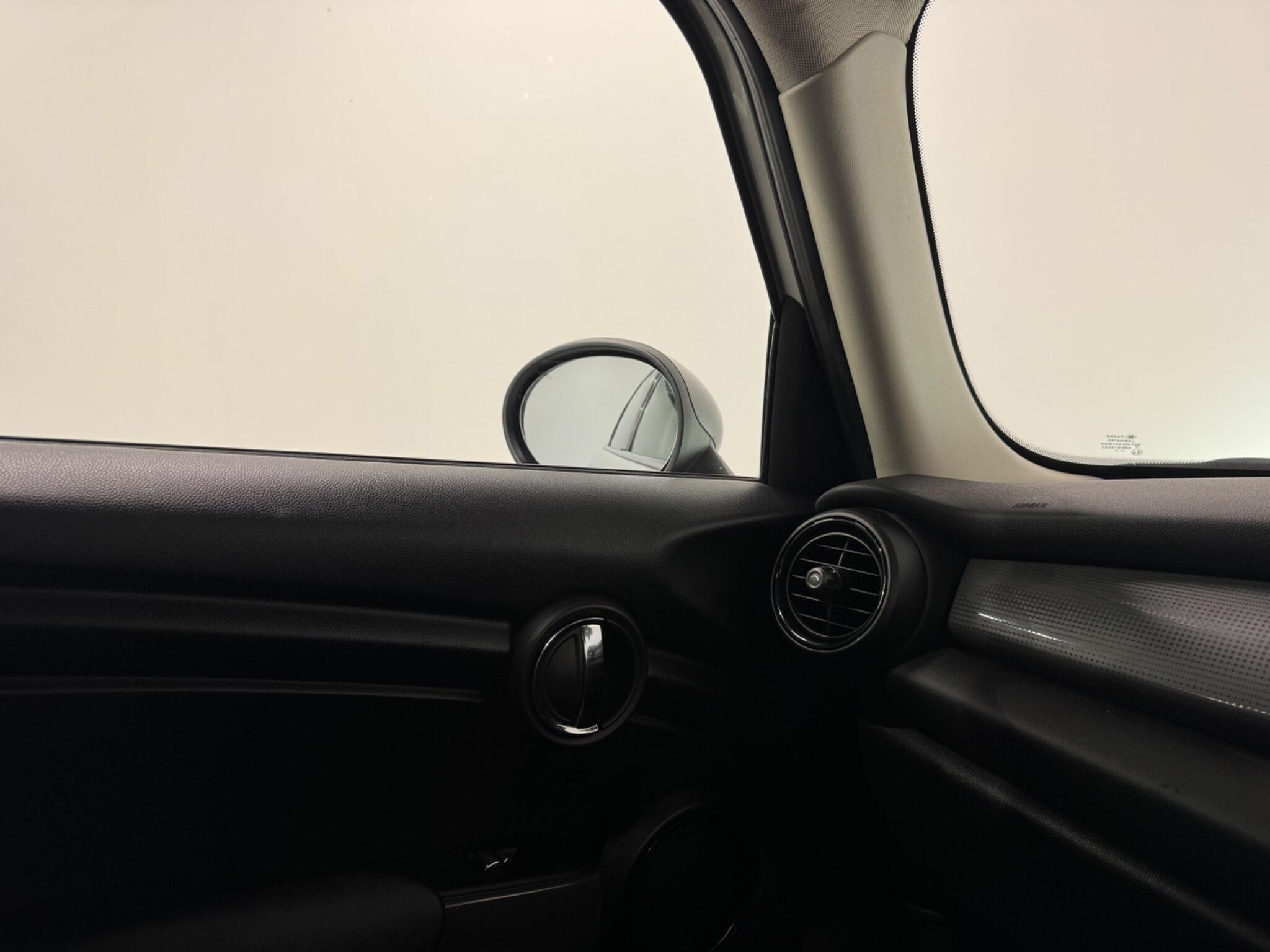 Mini Hatch view 20