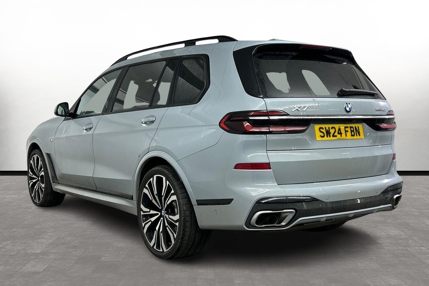 BMW X7 view 2