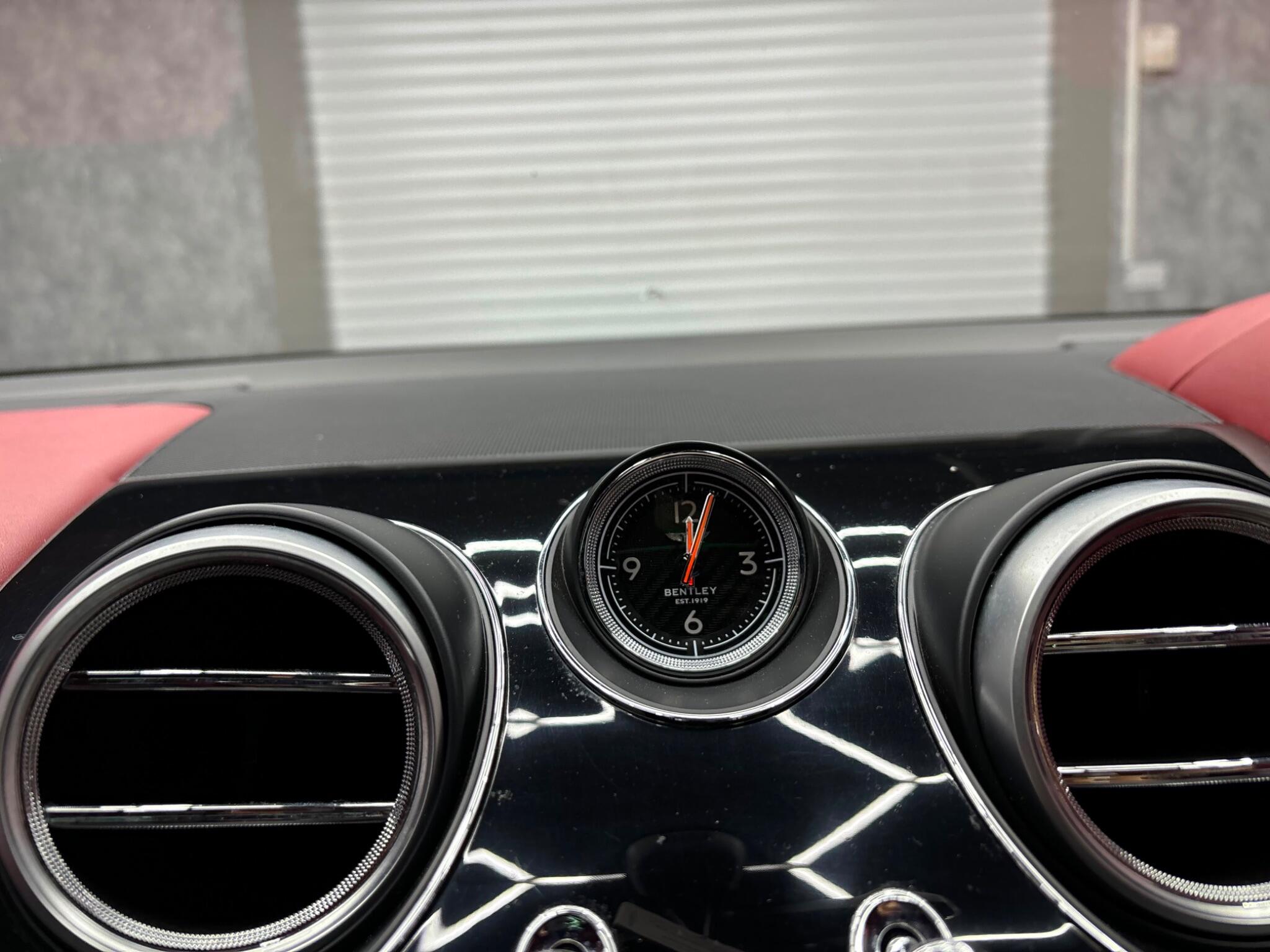 Bentley Bentayga view 35