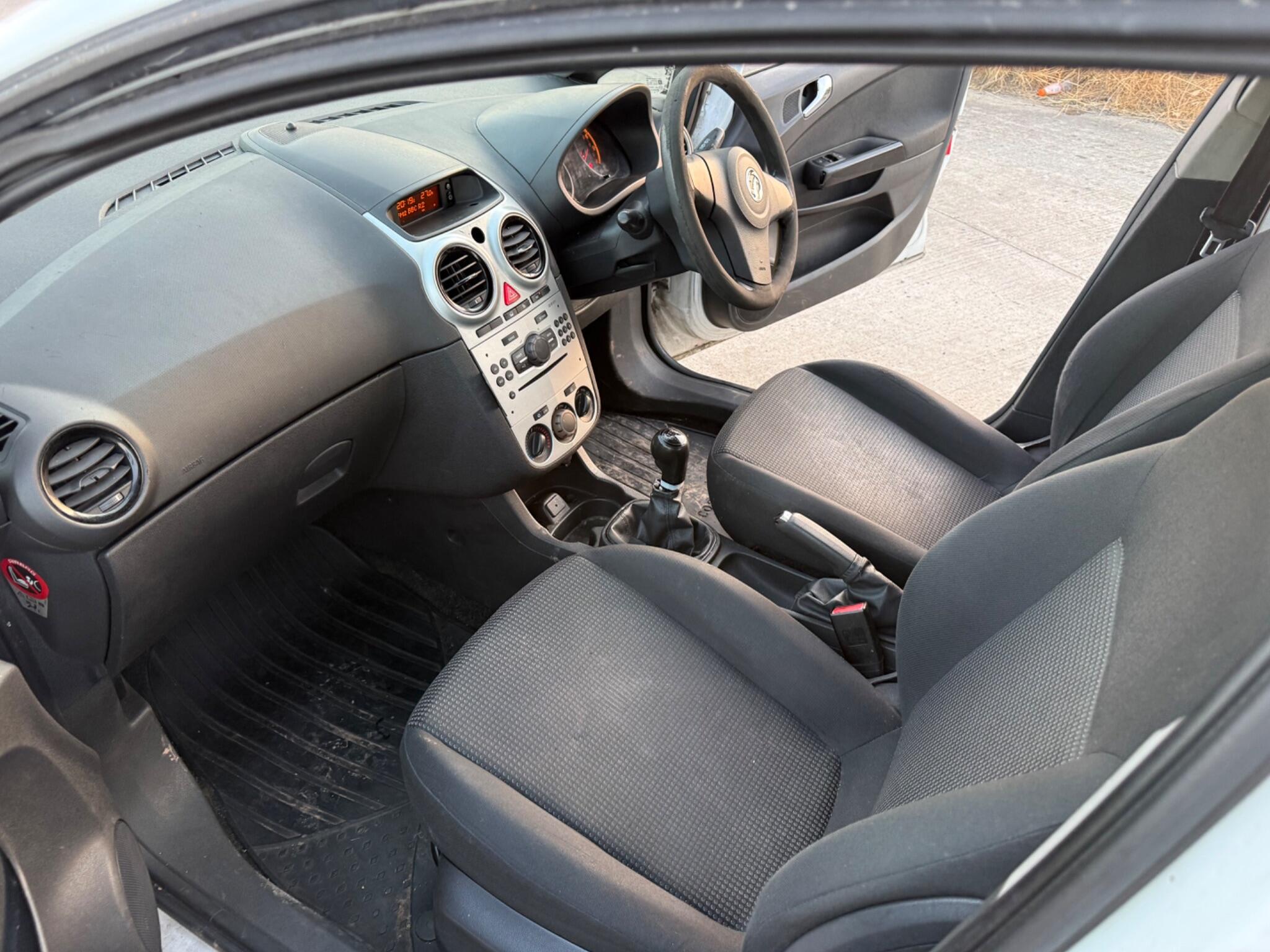 Vauxhall Corsa 1.3 CDTi ecoFLEX S Euro 5 (s/s) 5dr (A/C) — photo 36 of 74