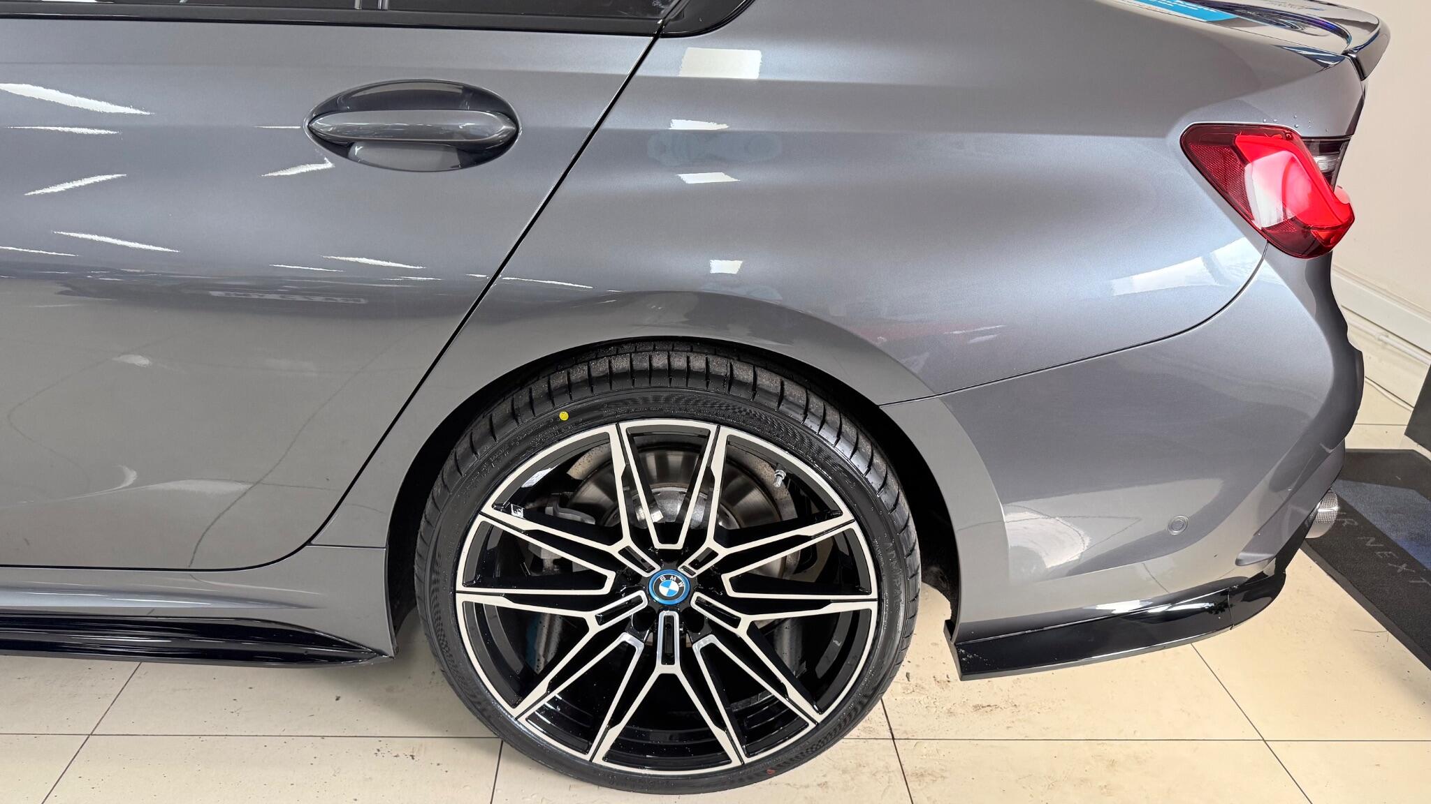 BMW 3 Series view 36