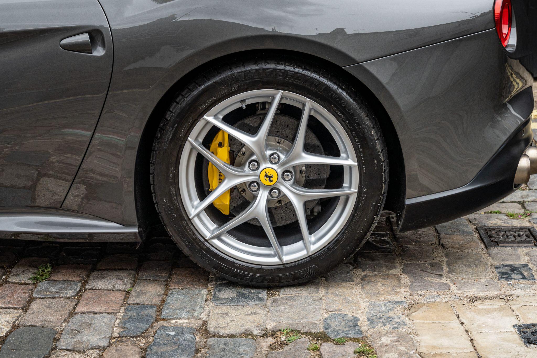 Ferrari F12 view 36