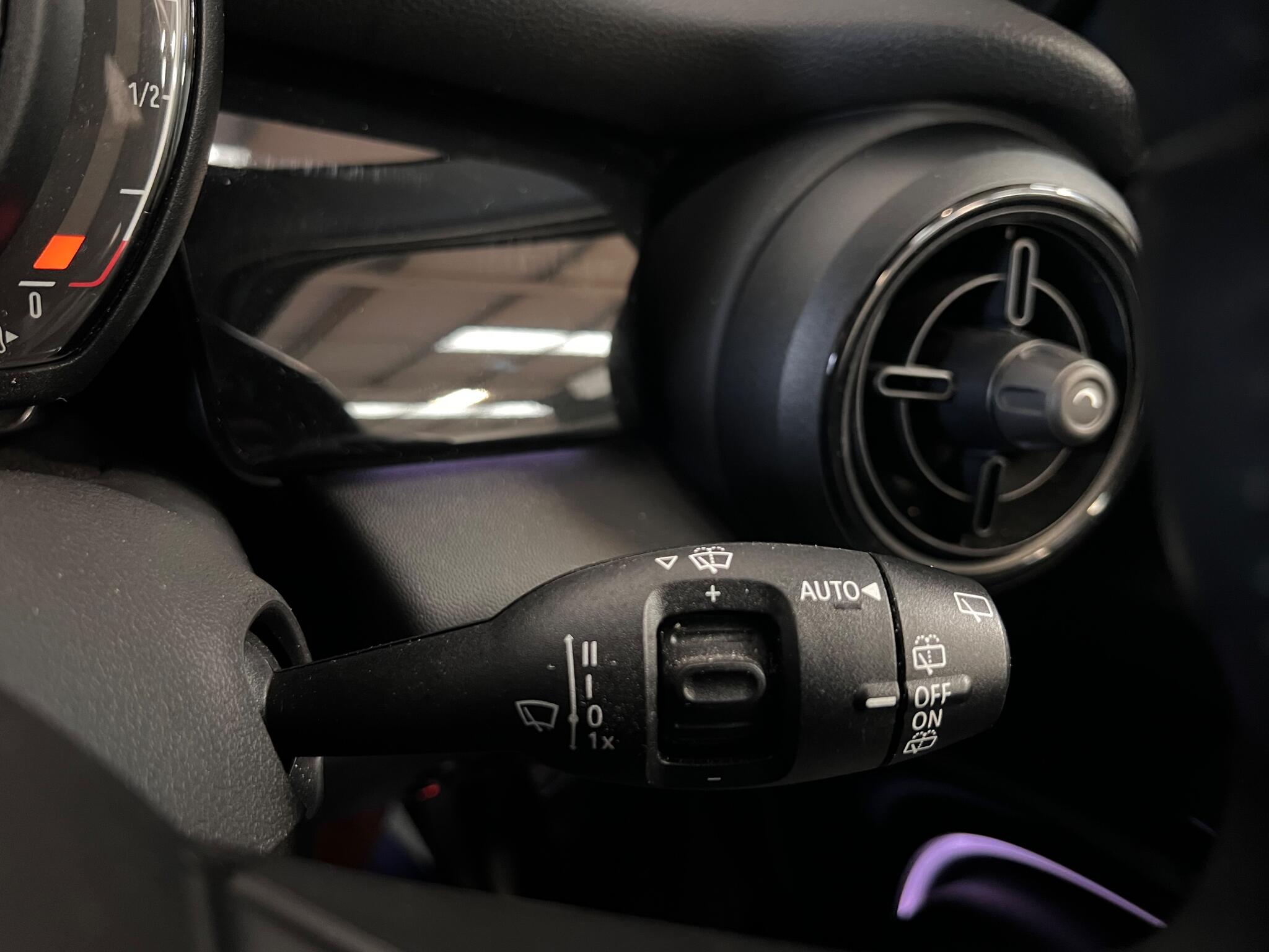 Mini Hatch view 35