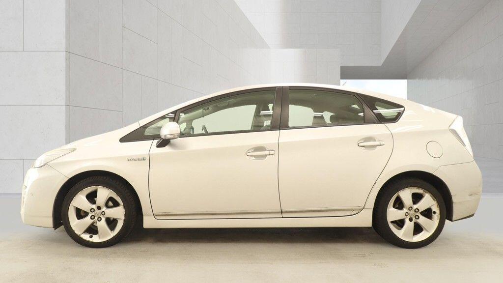 Toyota Prius view 6