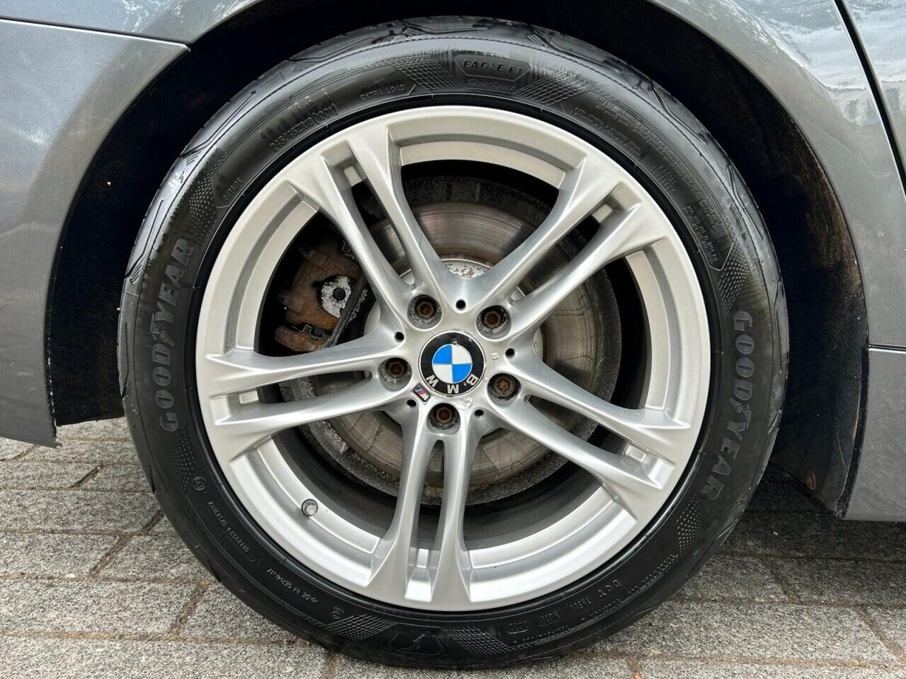 BMW 5 Series view 40