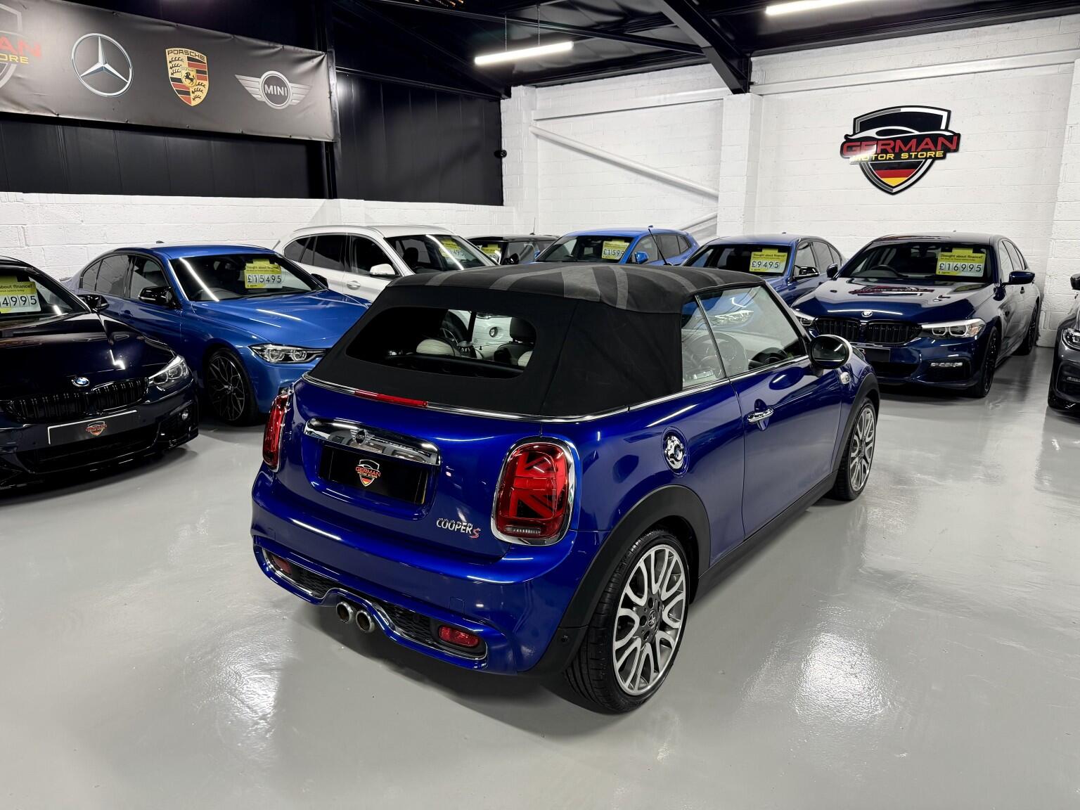 Mini Convertible view 11