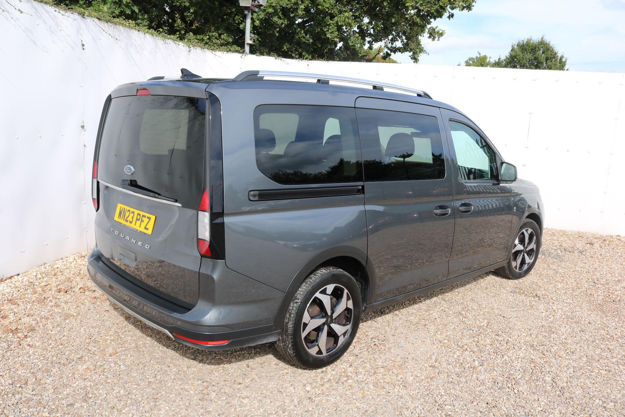 Ford Grand Tourneo Connect view 7