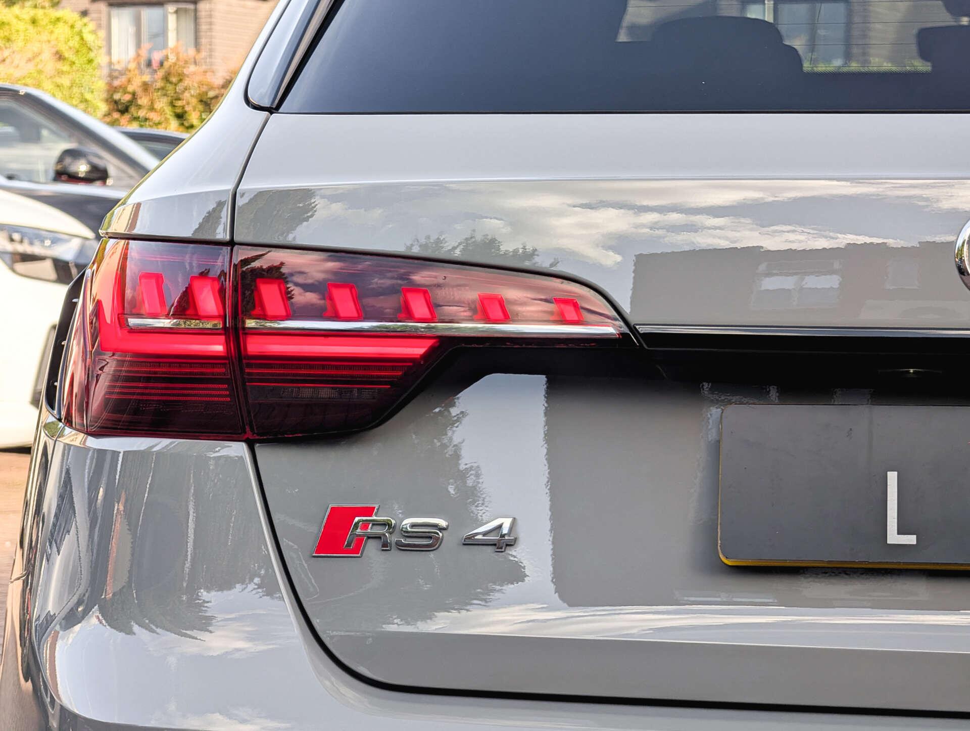 Audi RS4 view 17