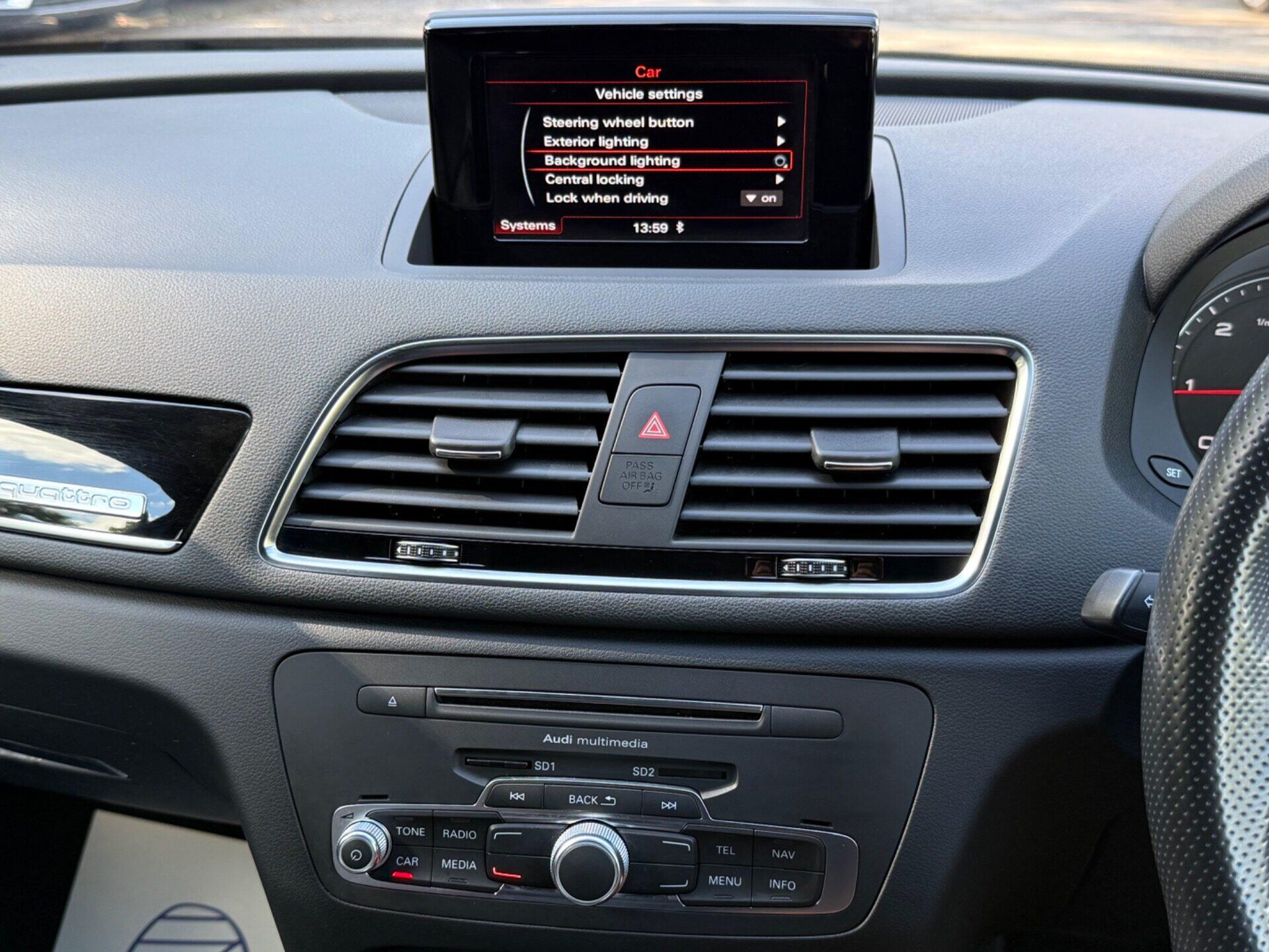 Audi Q3 view 44