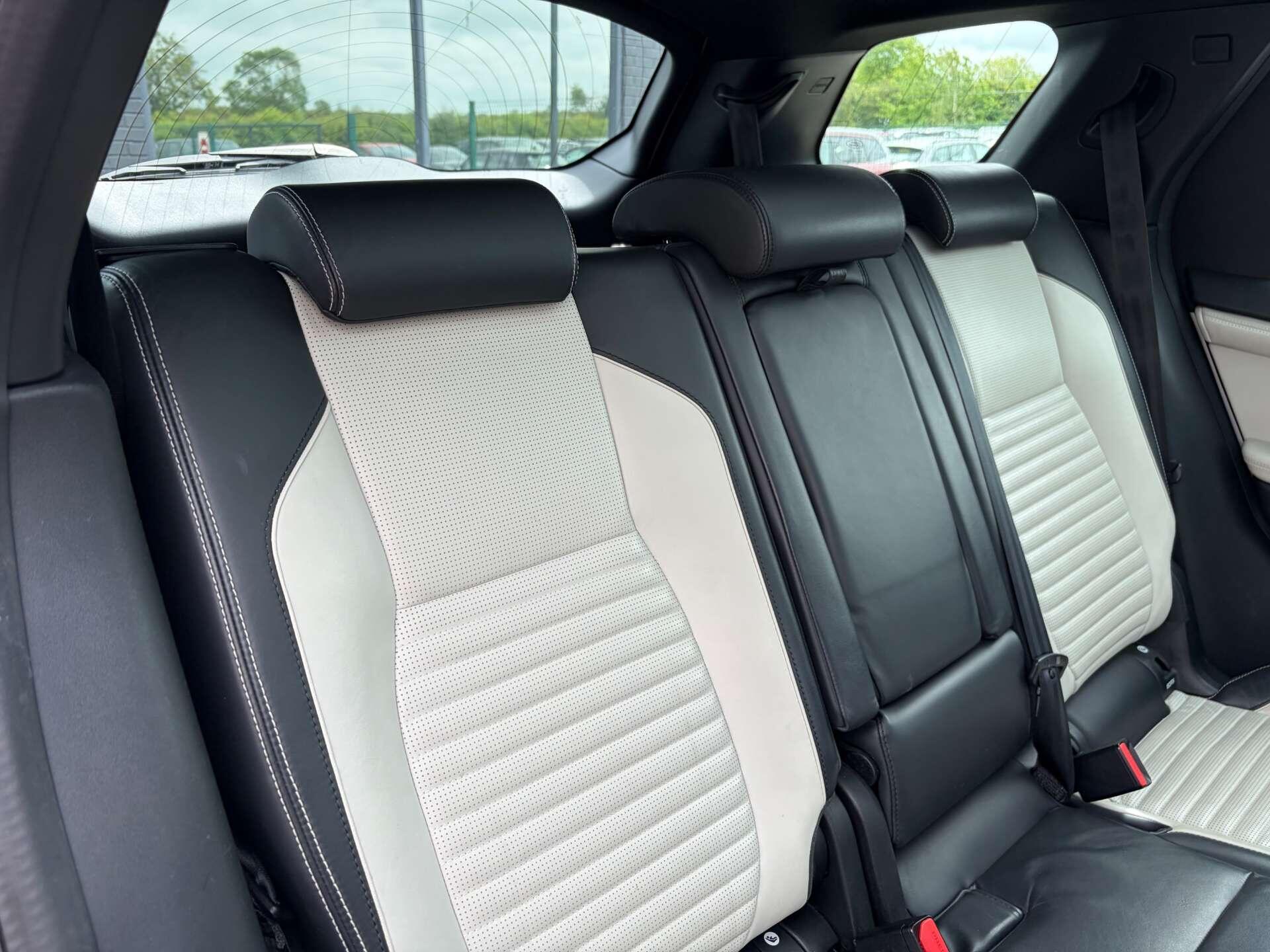 Land Rover Discovery Sport view 34