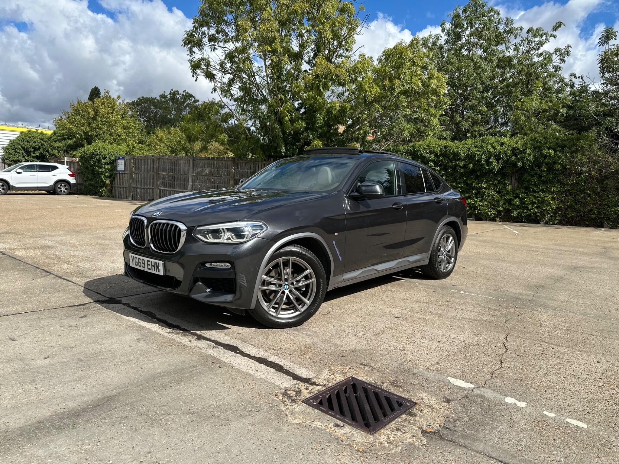 BMW X4 view 3