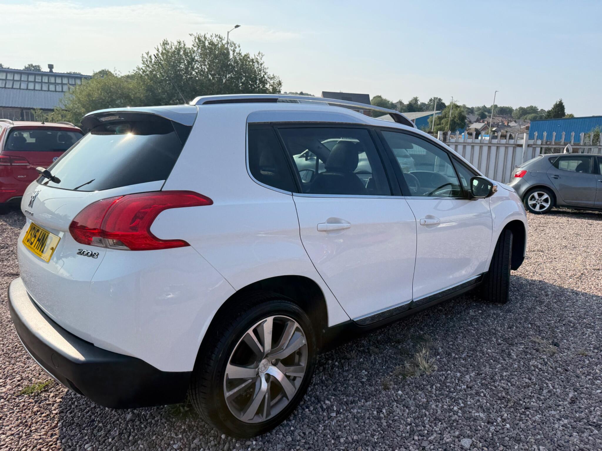 Peugeot 2008 view 16