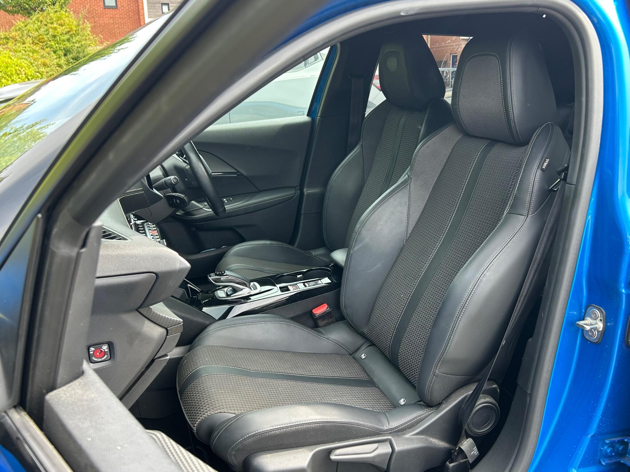 Peugeot E-2008 view 46