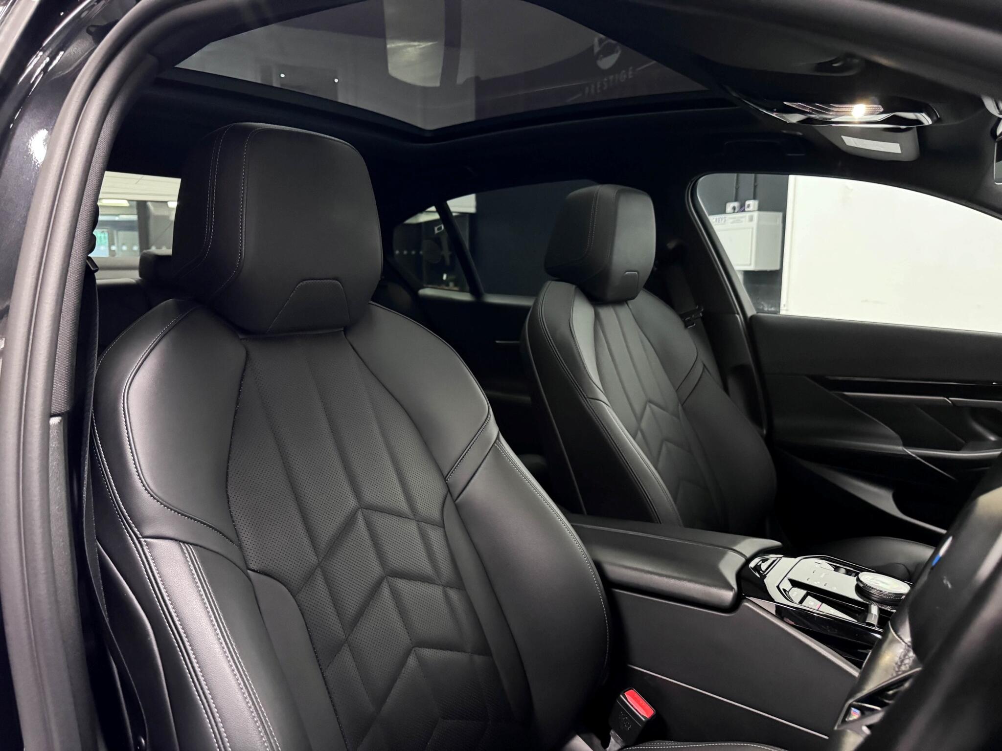 BMW 5 Series view 31