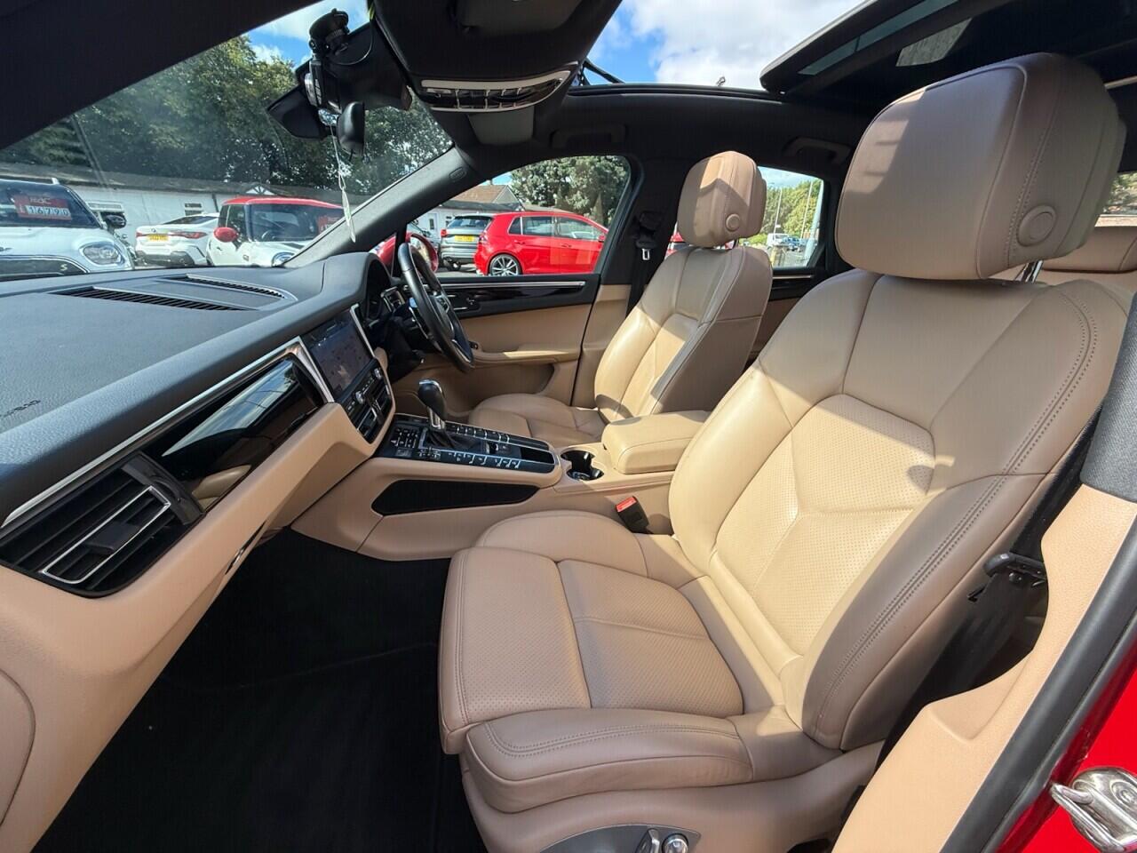 Porsche Macan view 38