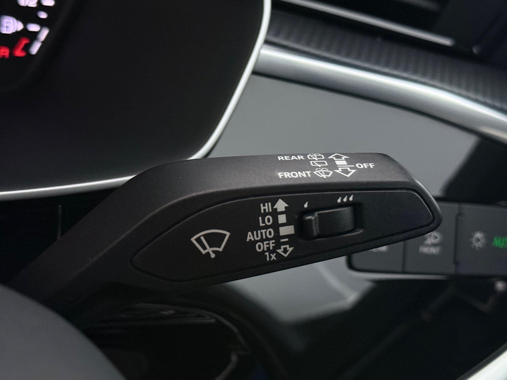 Audi Q3 view 20