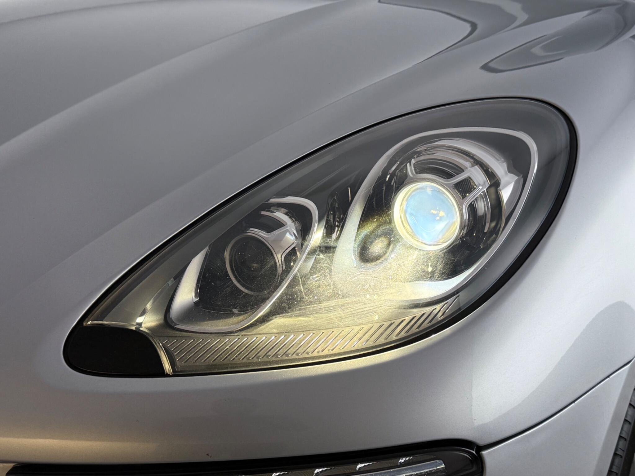 Porsche Macan view 12