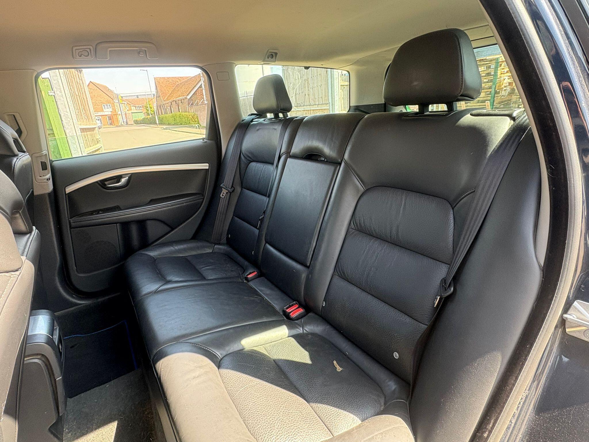Volvo V70 view 16