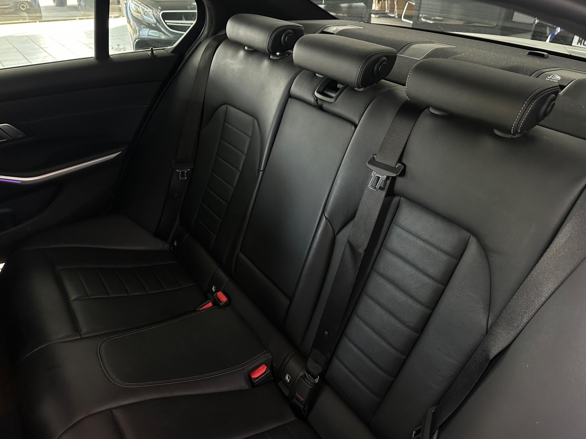 BMW 3 Series view 38