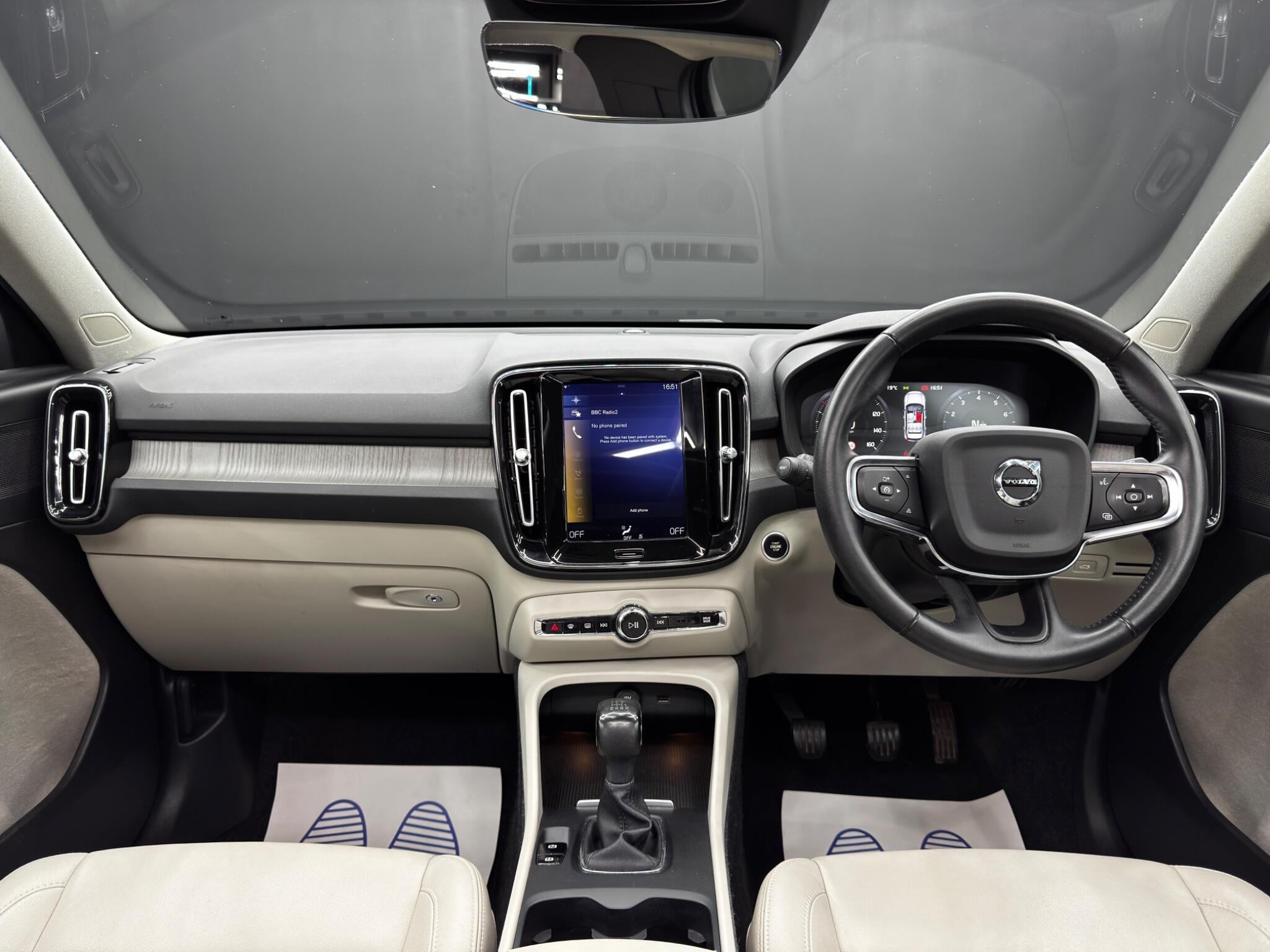 Volvo XC40 view 10