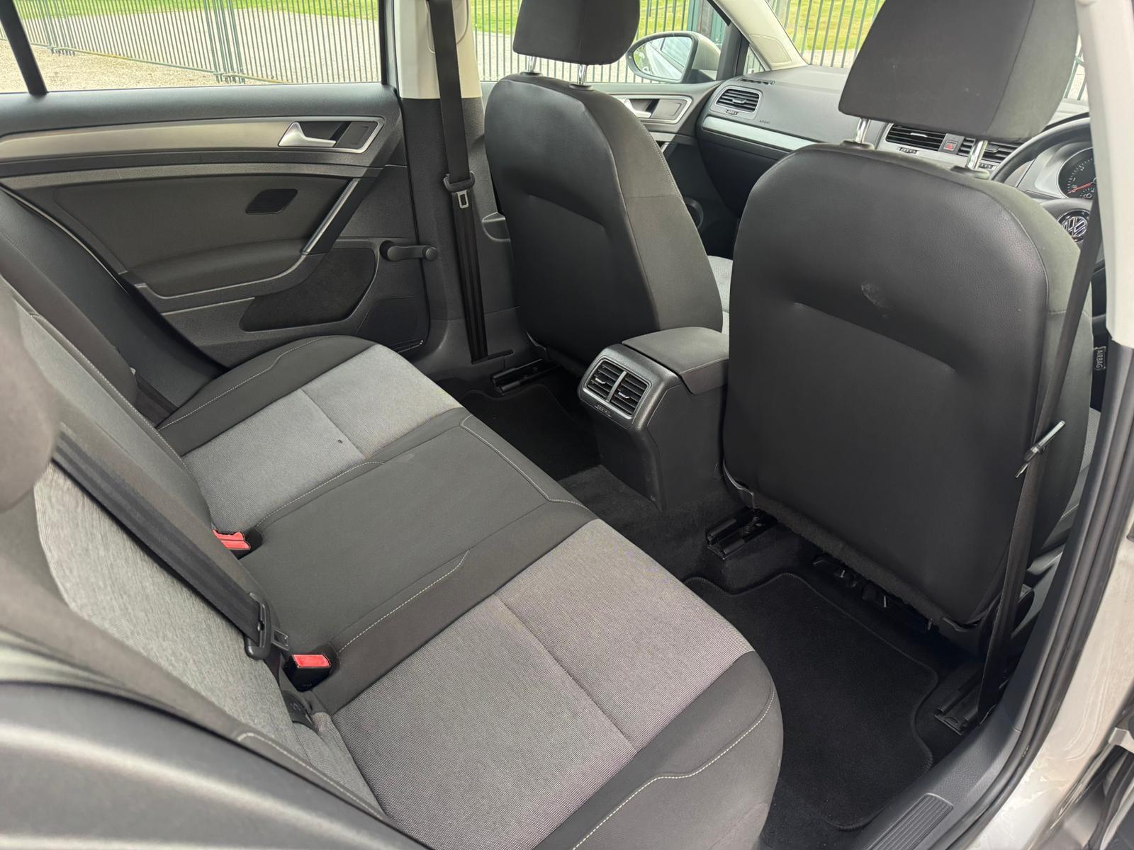 2013 Volkswagen Golf image 24