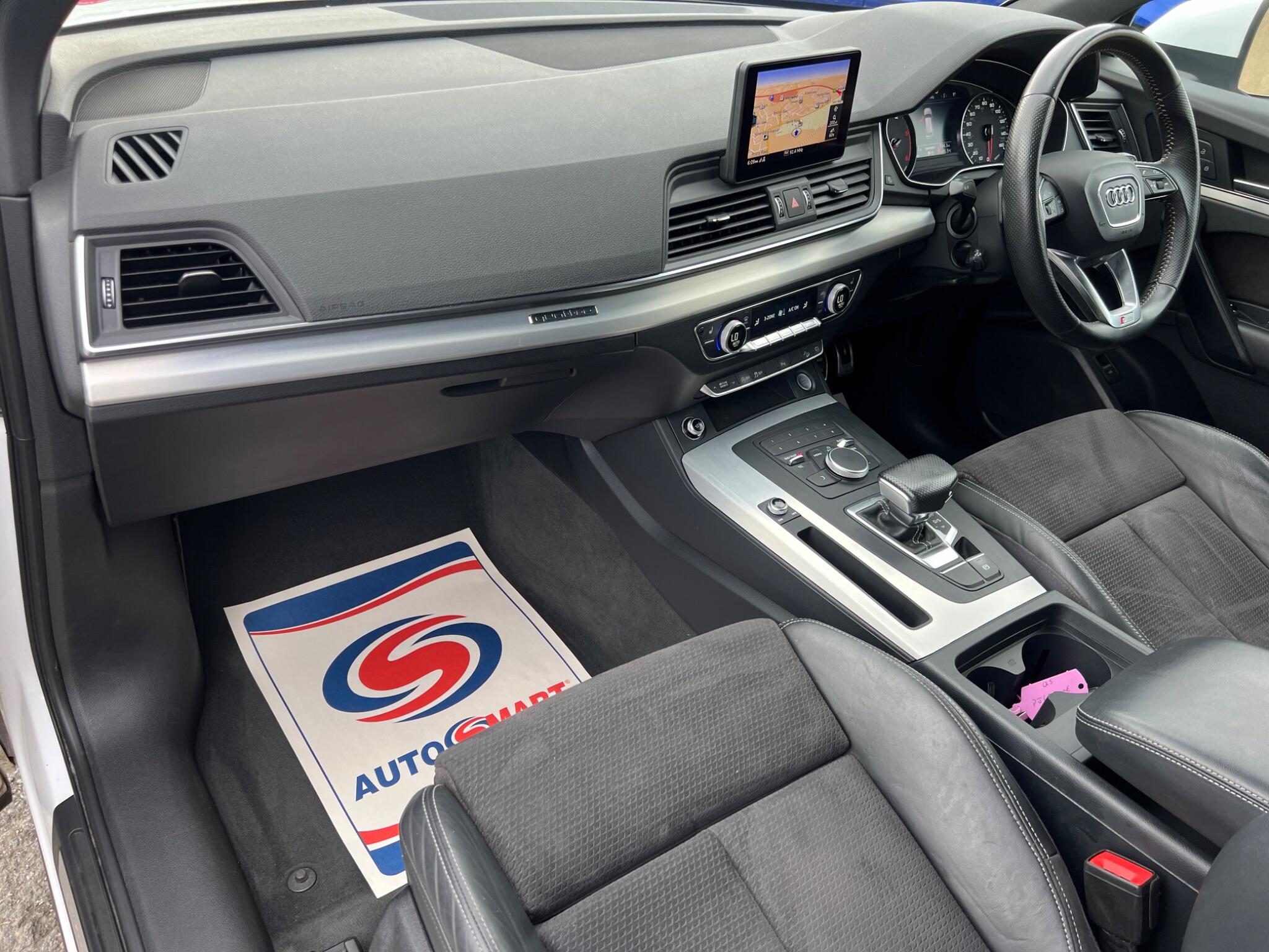 Audi Q5 view 14