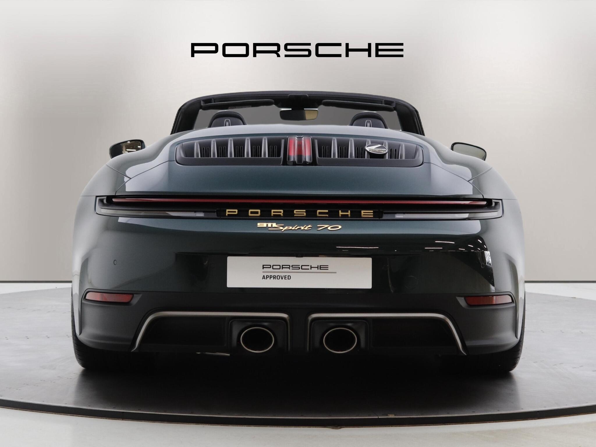 Porsche 911 view 5