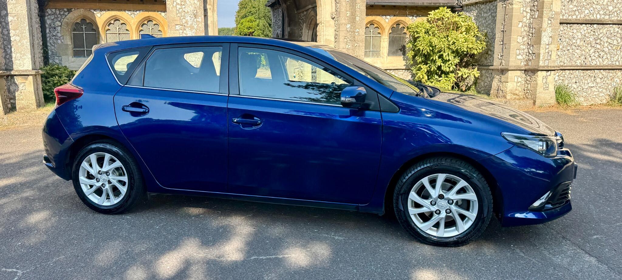 Toyota Auris view 16