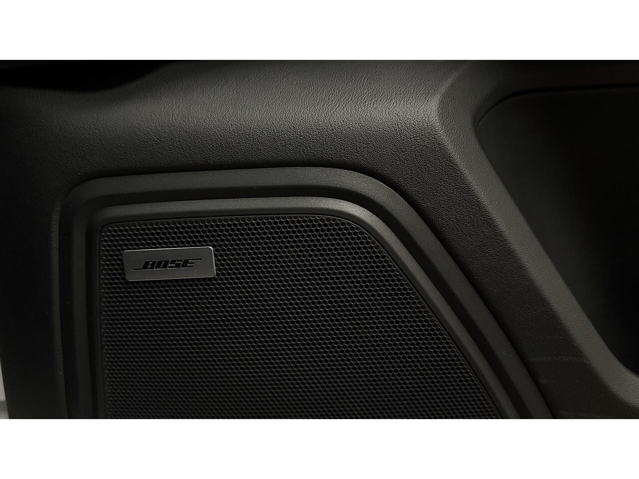 Porsche Macan view 28