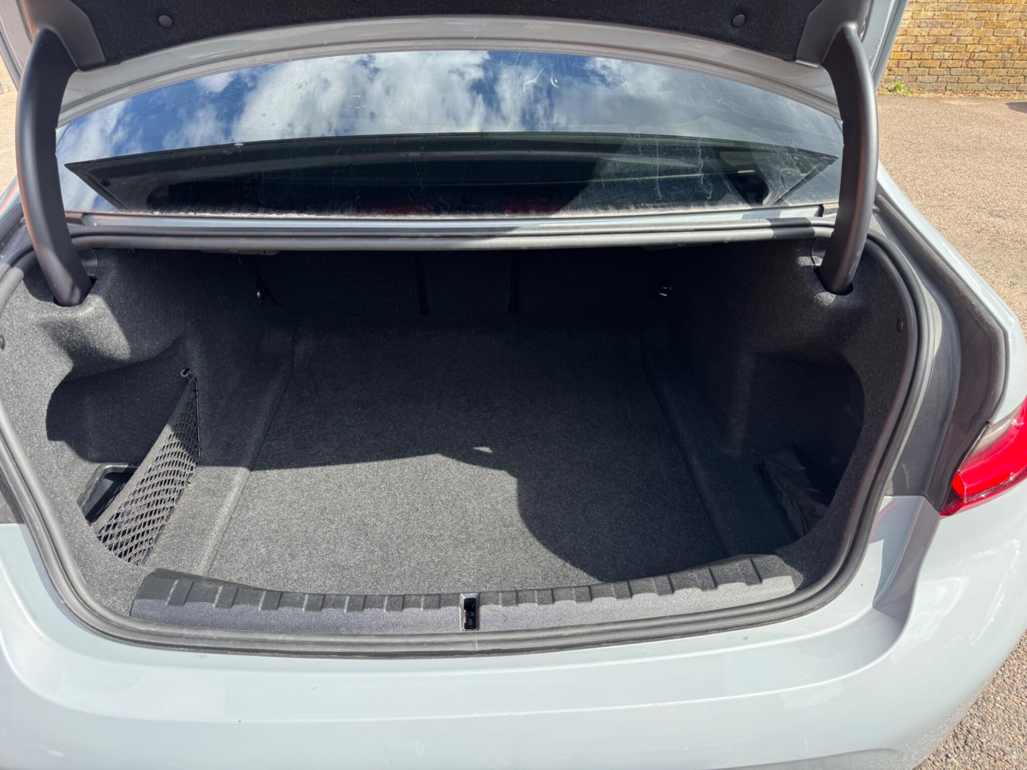 BMW 3 Series view 25