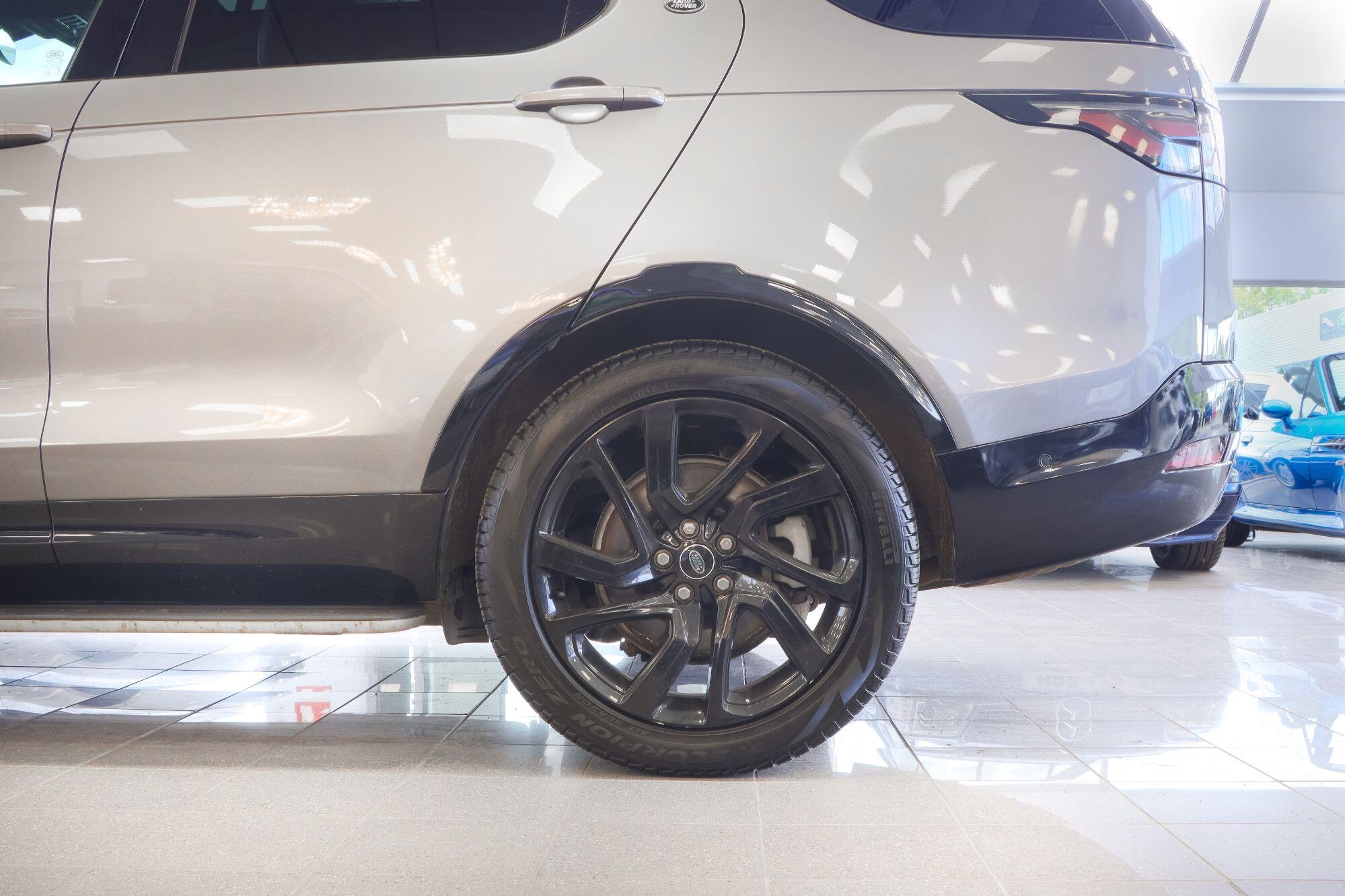 Land Rover Discovery view 8