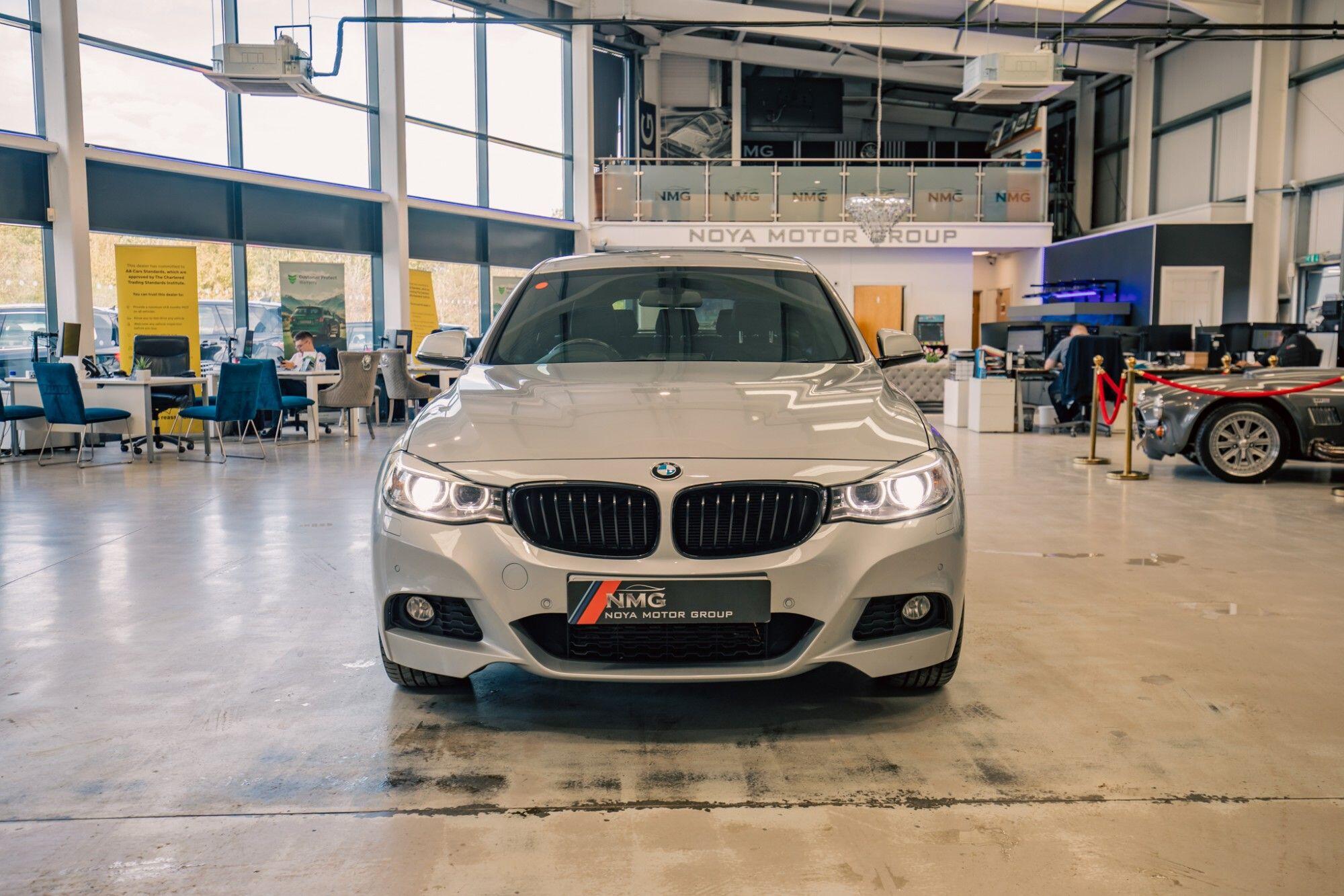 BMW 3 Series view 24