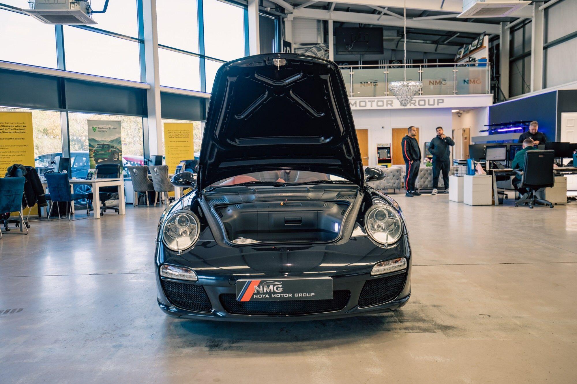 Porsche 911 view 40