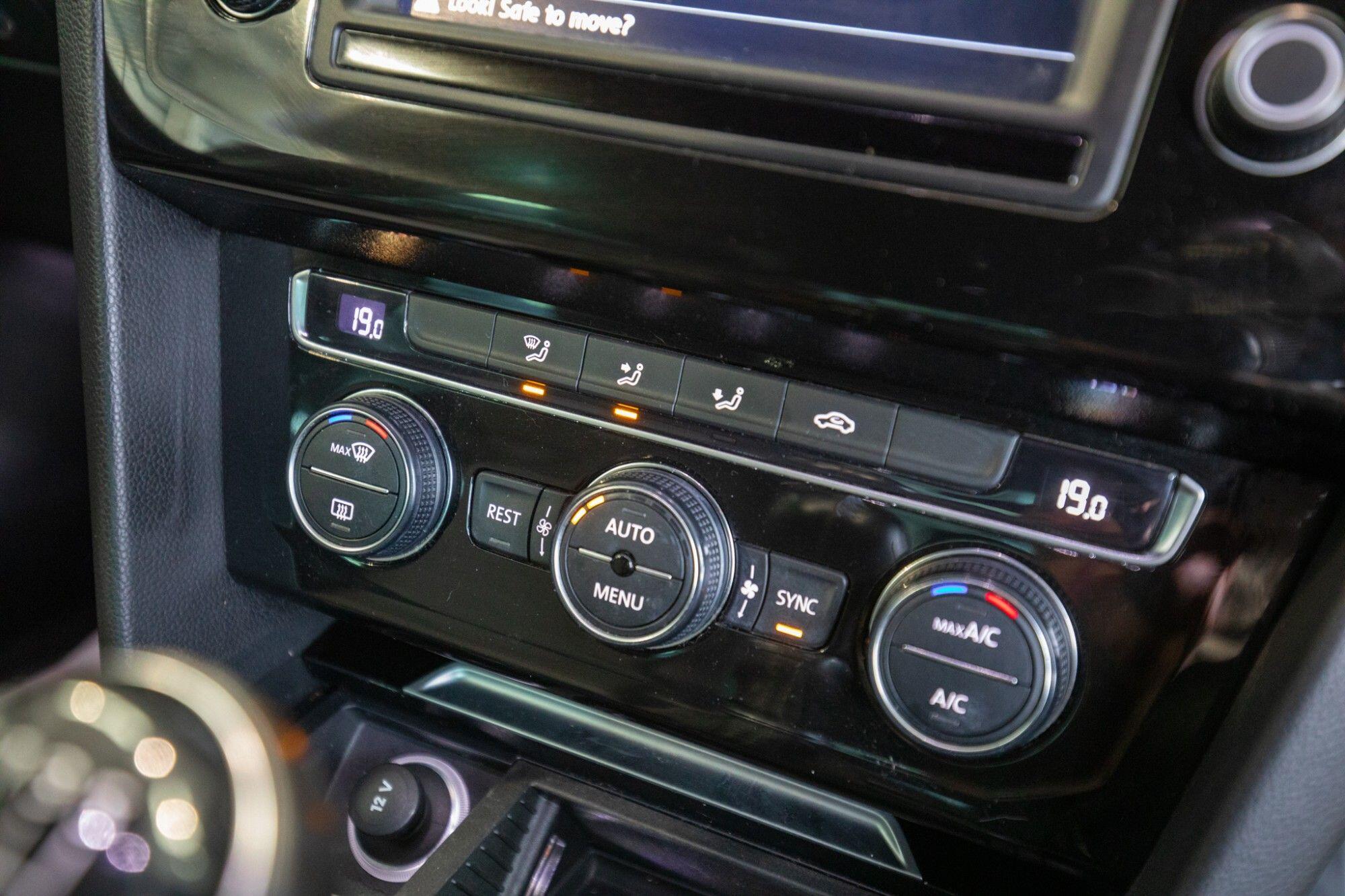 Volkswagen Passat view 21
