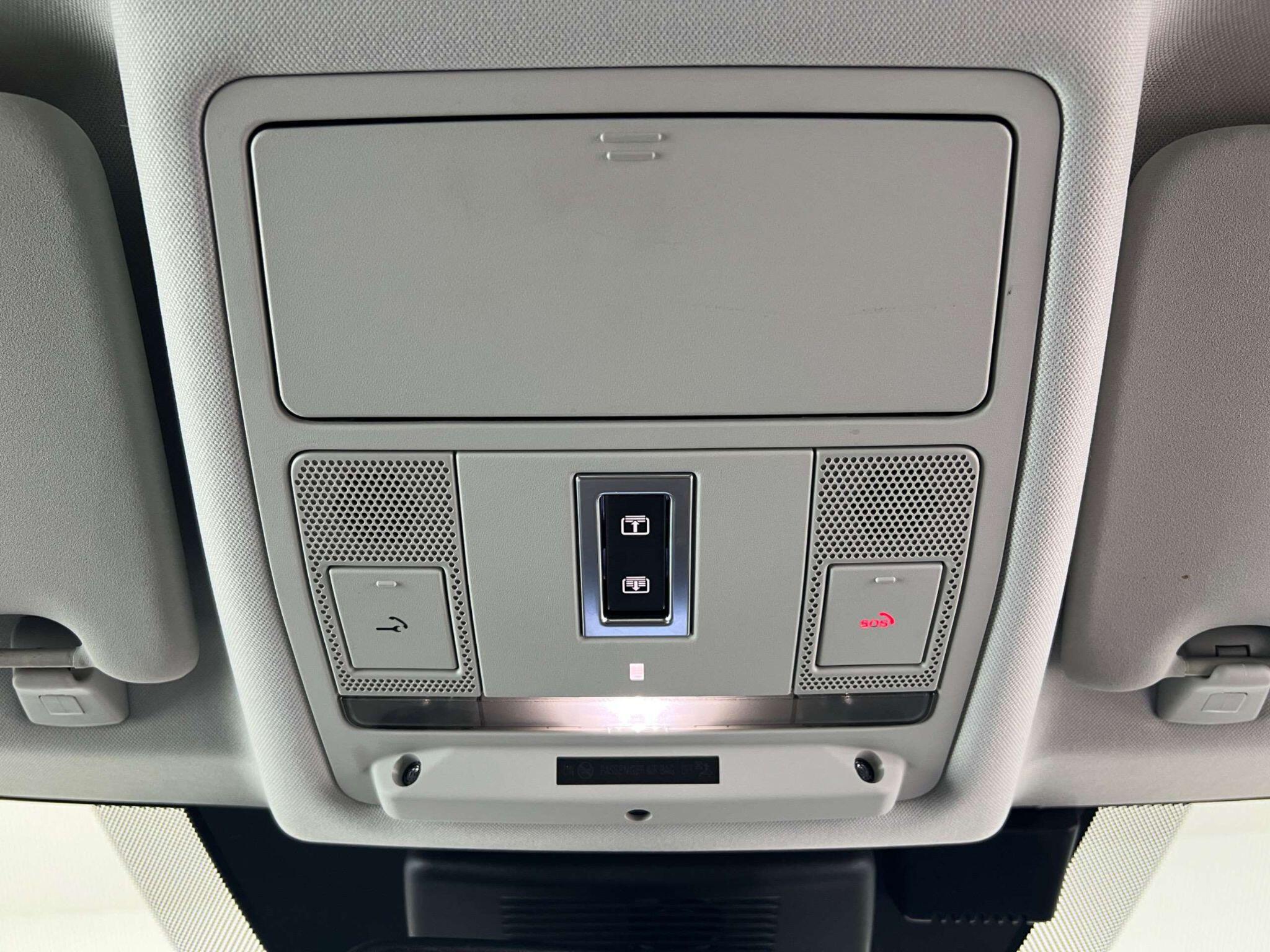 Land Rover Discovery Sport view 26