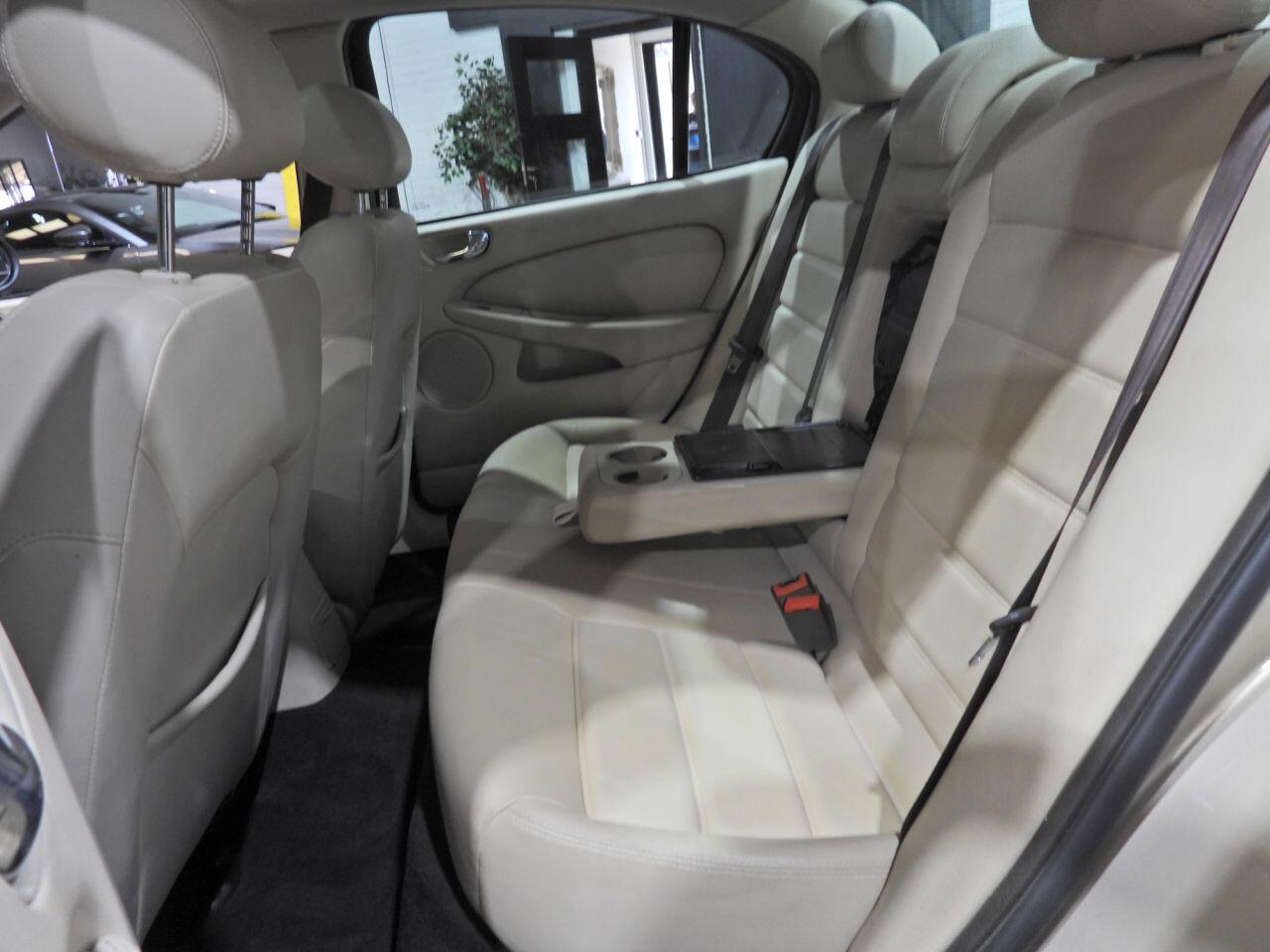 Jaguar X-Type view 21