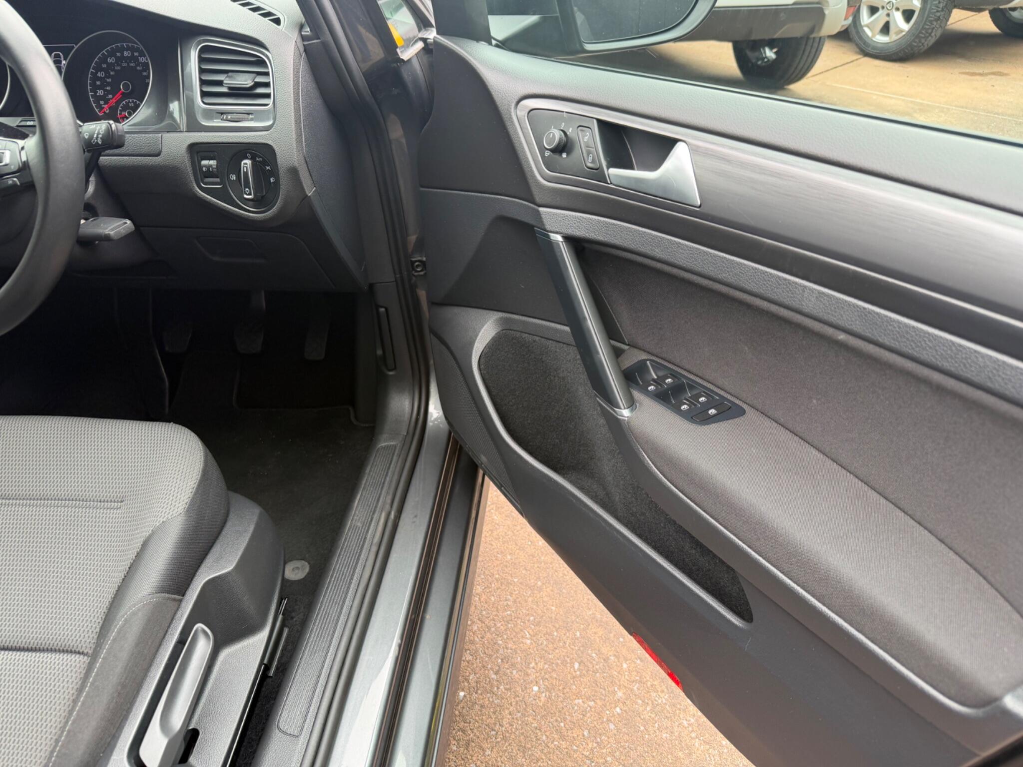 Volkswagen Golf view 9