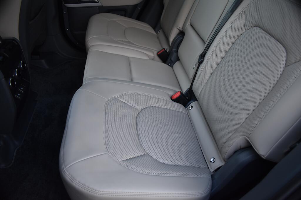 Land Rover Defender view 45