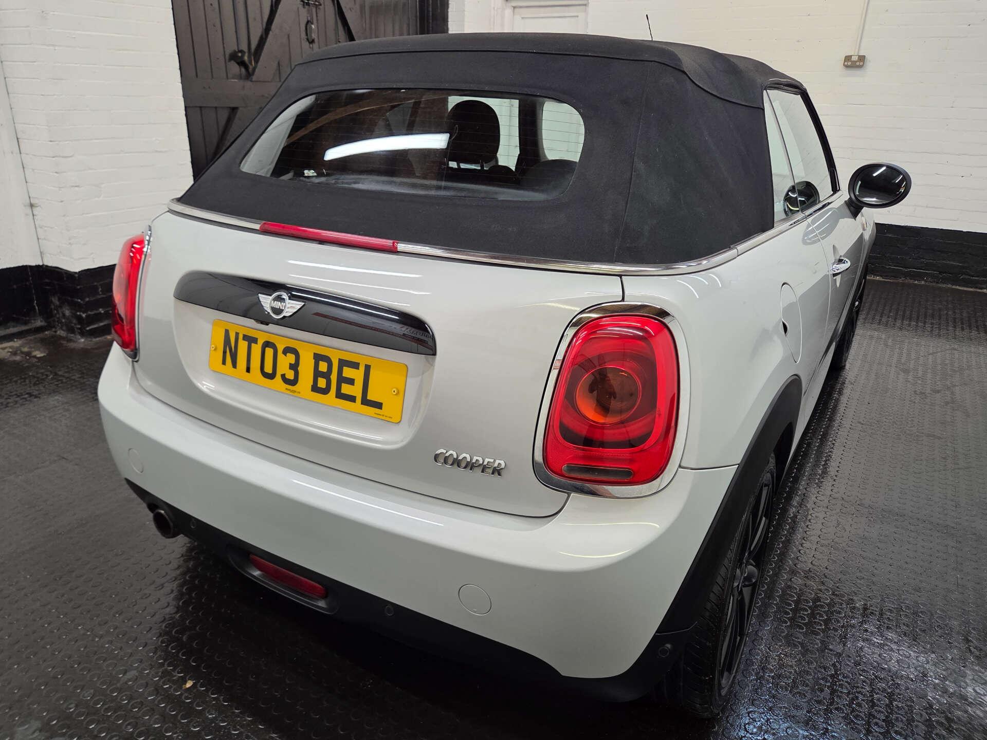 Mini Convertible view 12