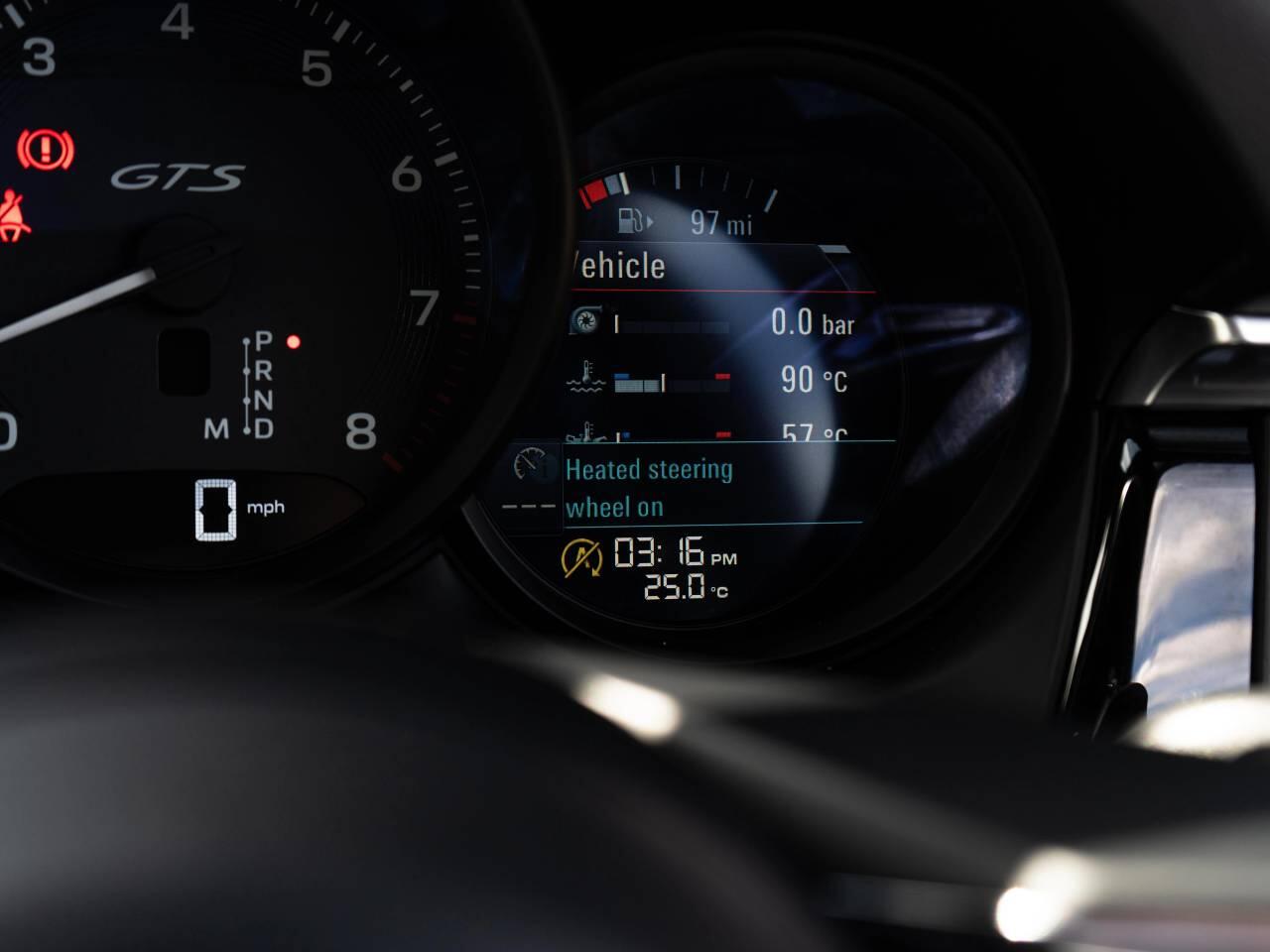 Porsche Macan view 22