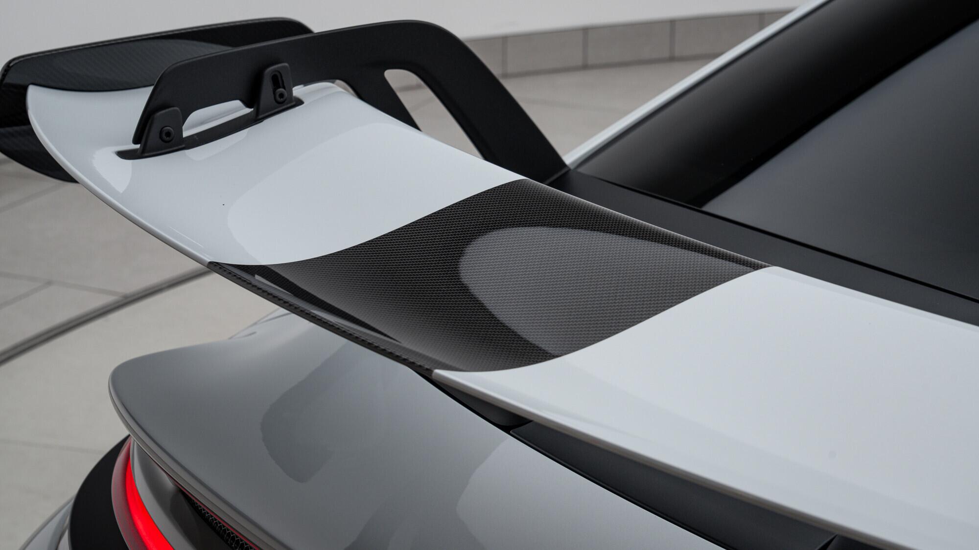 Porsche 911 view 22