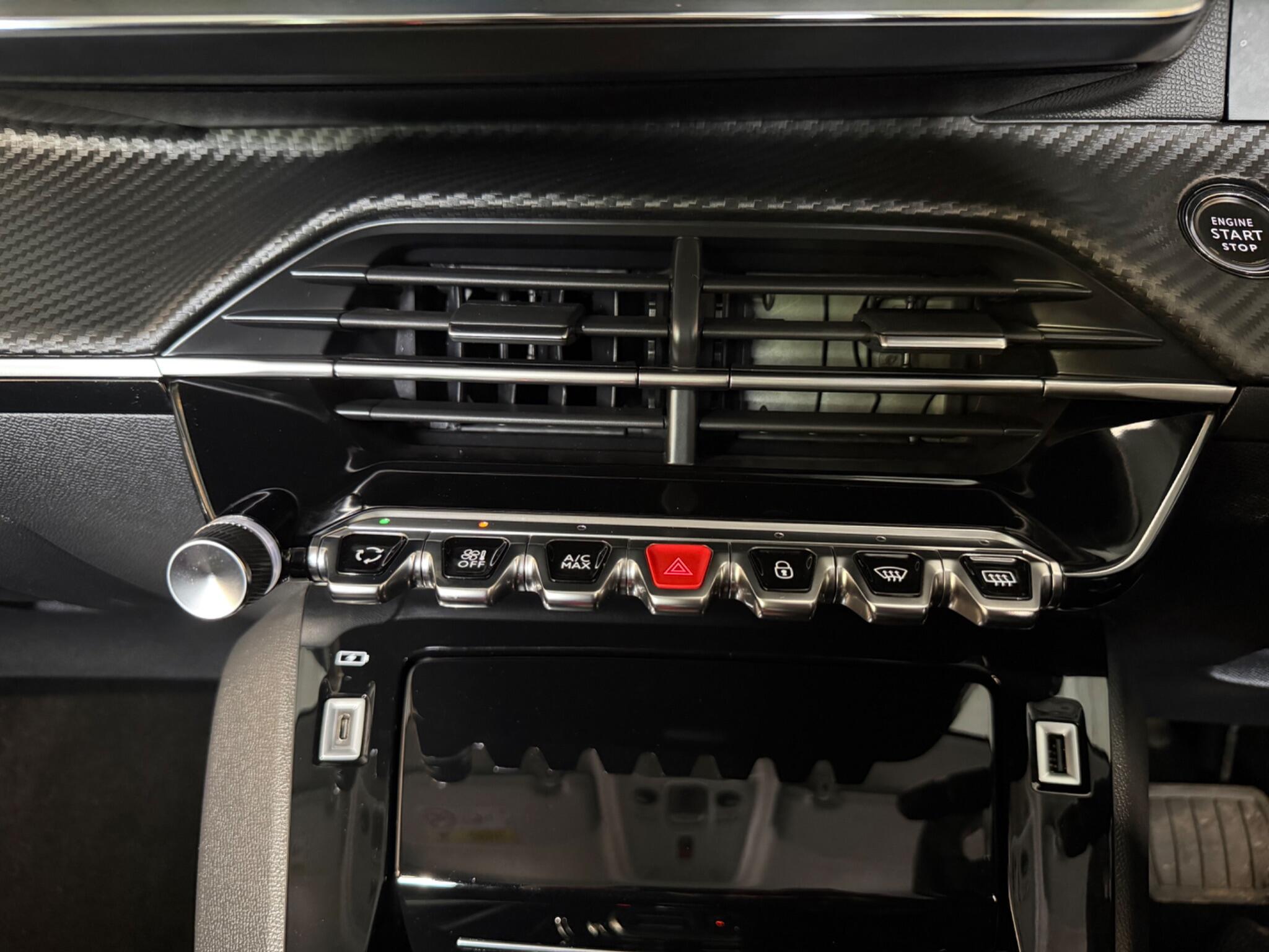 Peugeot 208 view 21