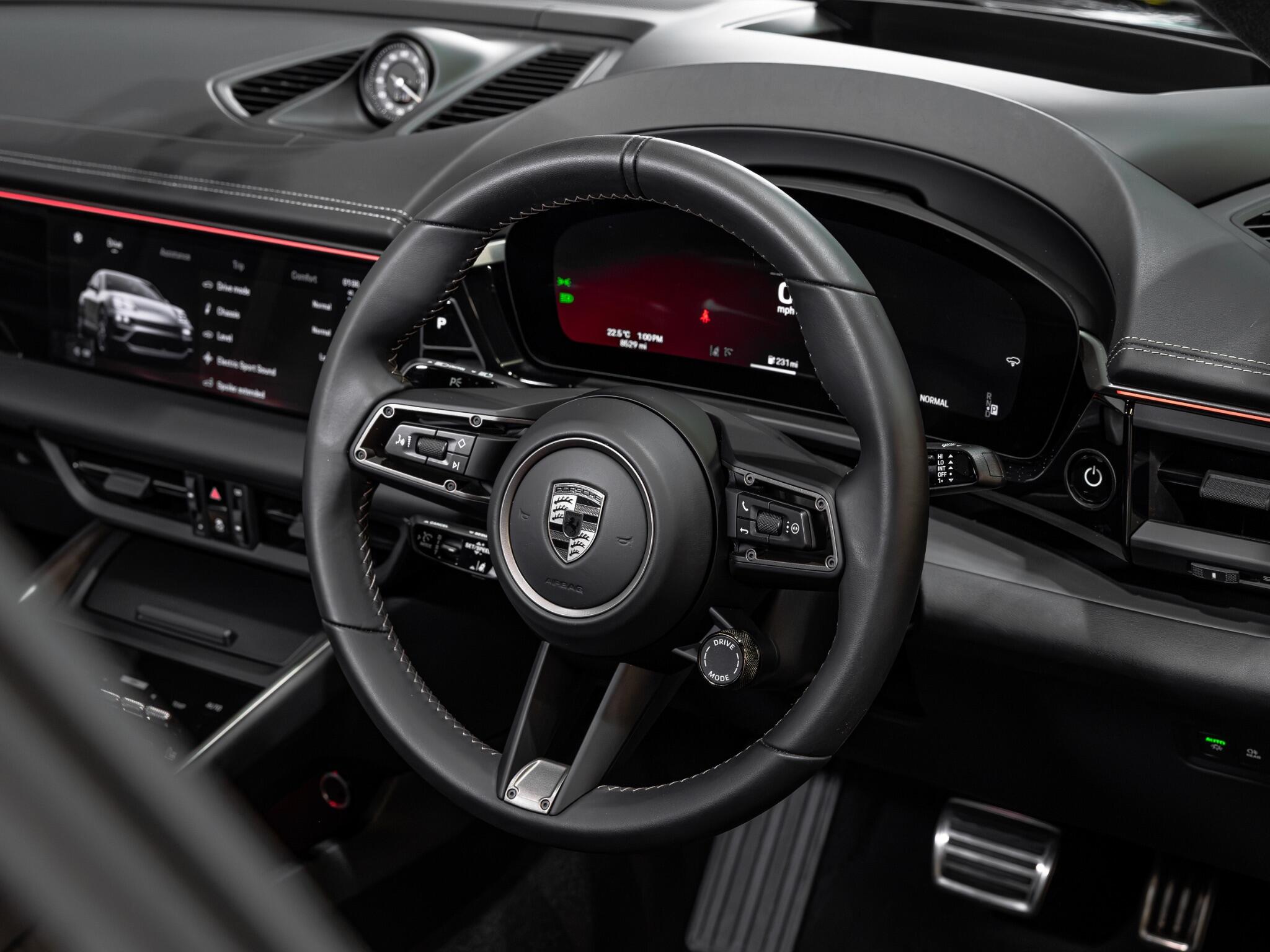 Porsche Macan view 15