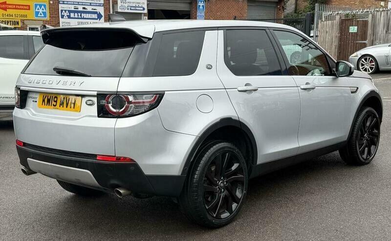 Land Rover Discovery Sport view 7