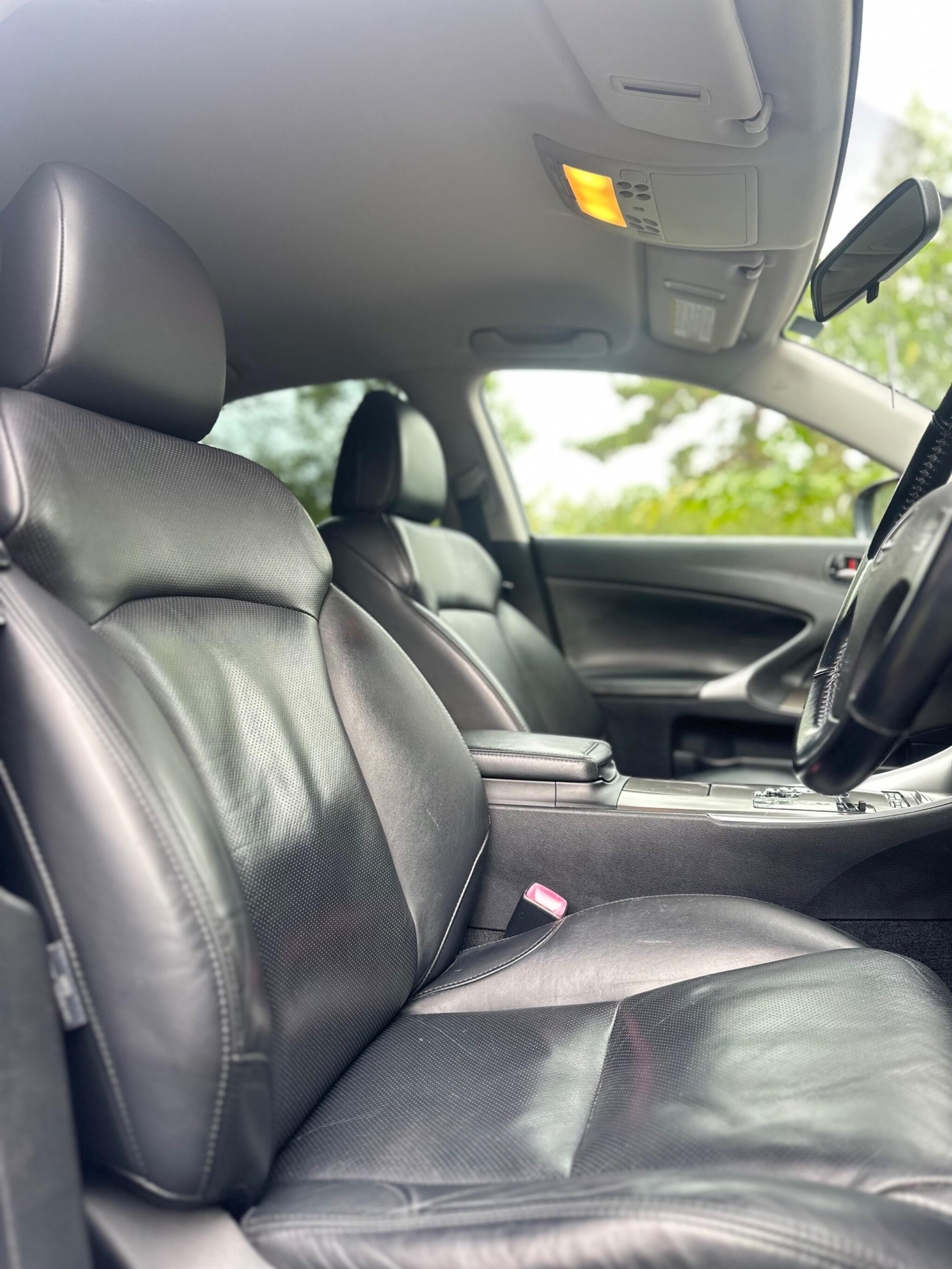 2008 Lexus IS image 18