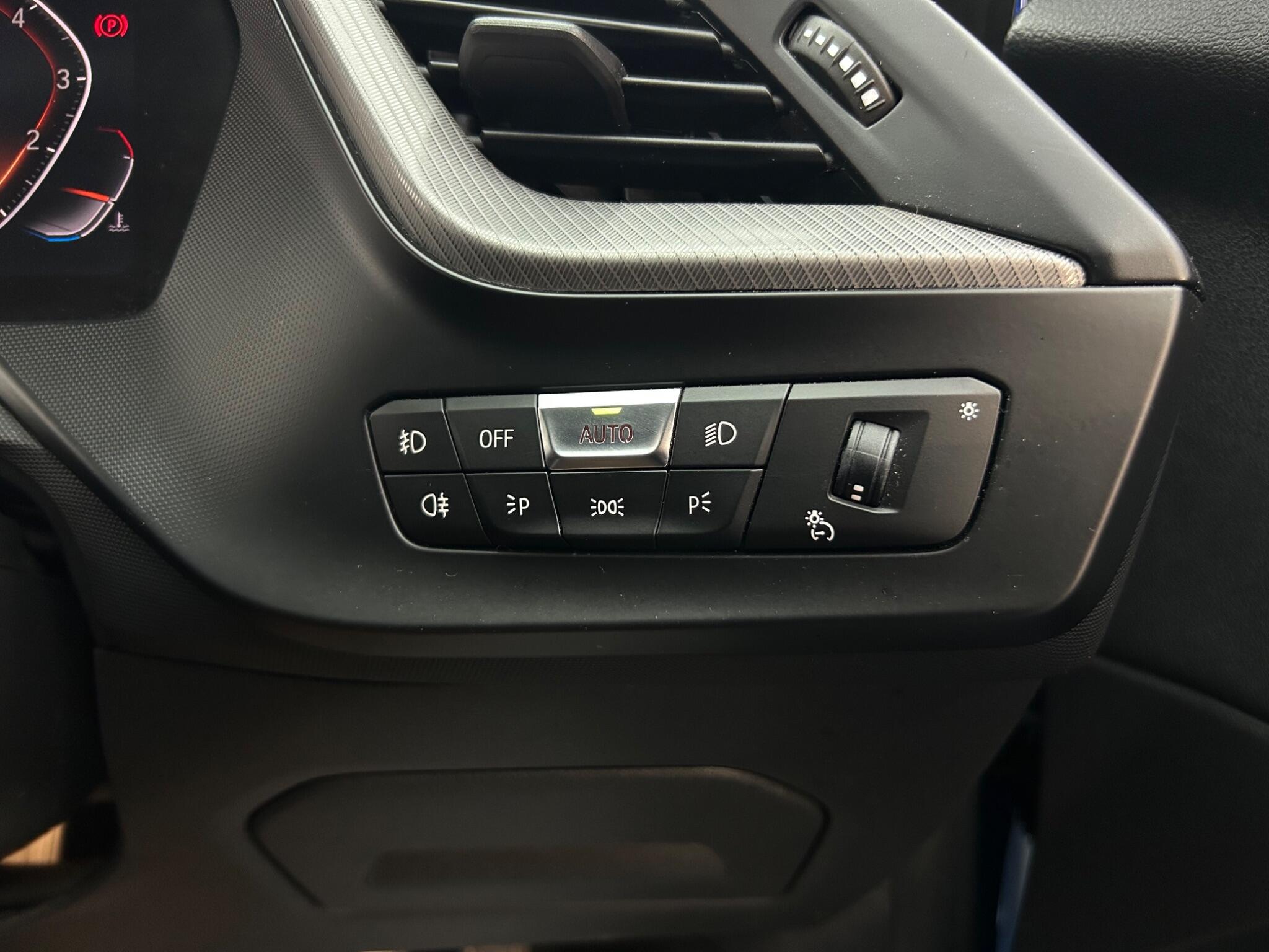 BMW 1 Series view 25