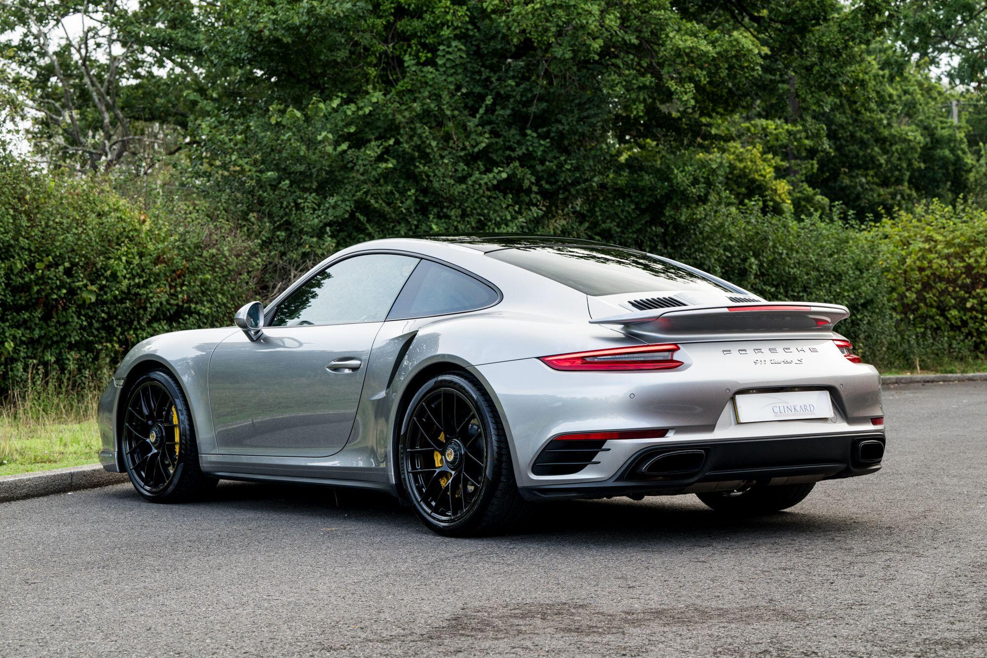 Porsche 911 view 5